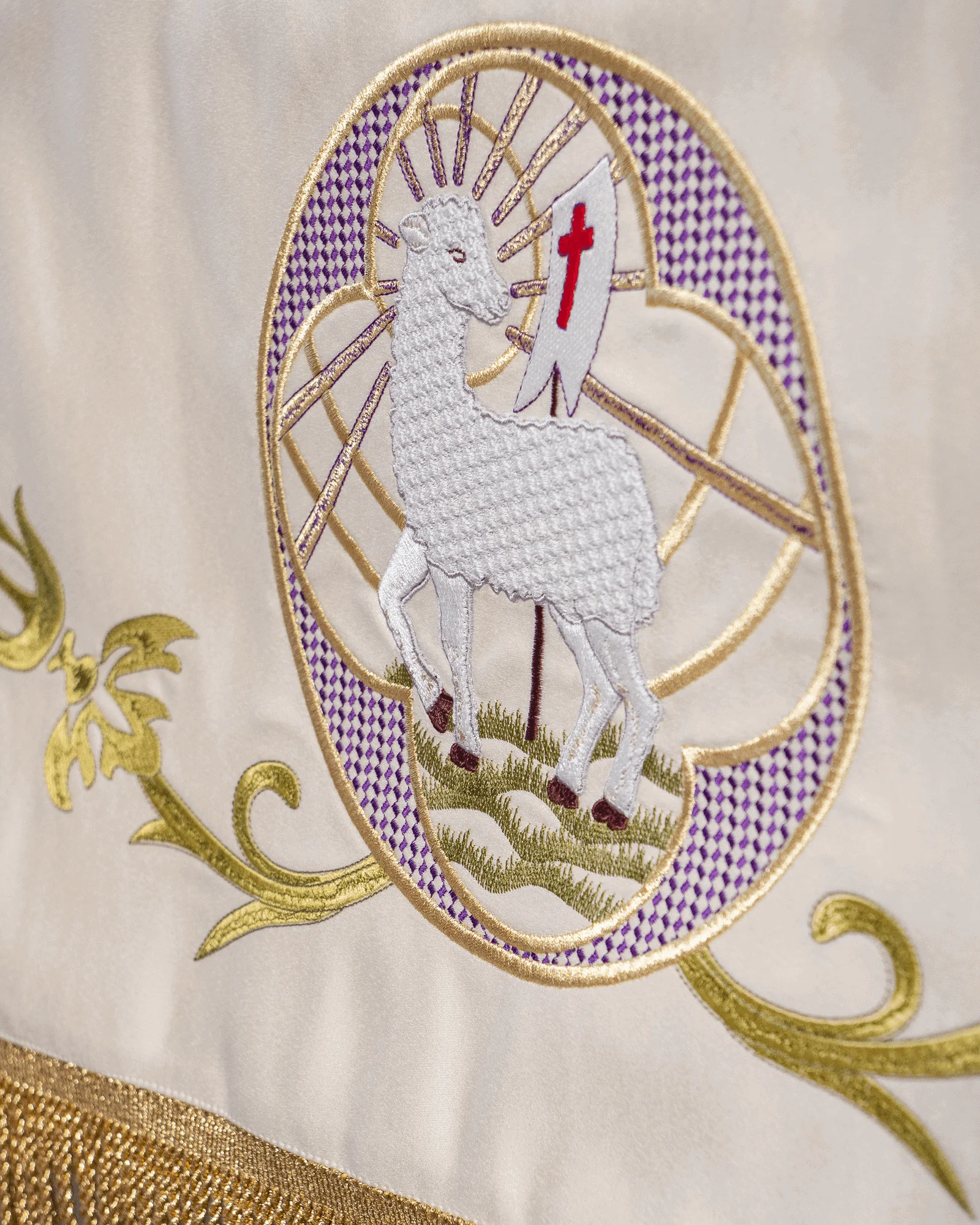 Canopy embroidered with colorful flower motifs - Image 3