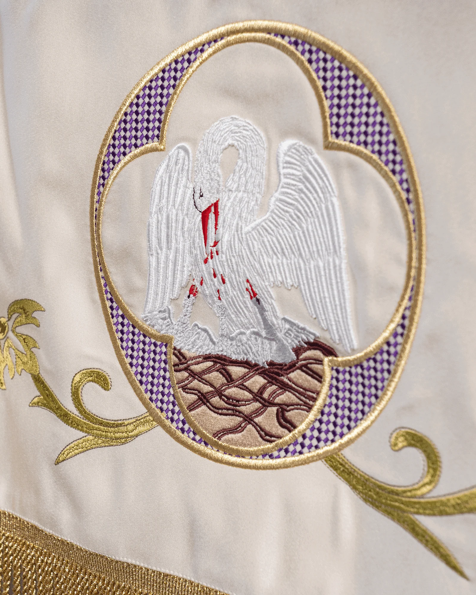 Canopy embroidered with colorful flower motifs - Image 4