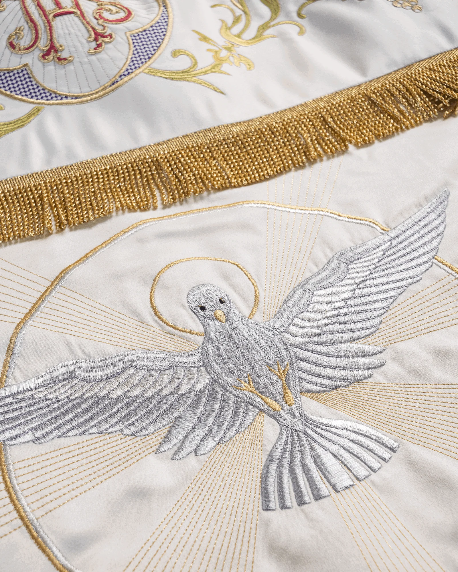 Canopy embroidered with colorful flower motifs - Image 7