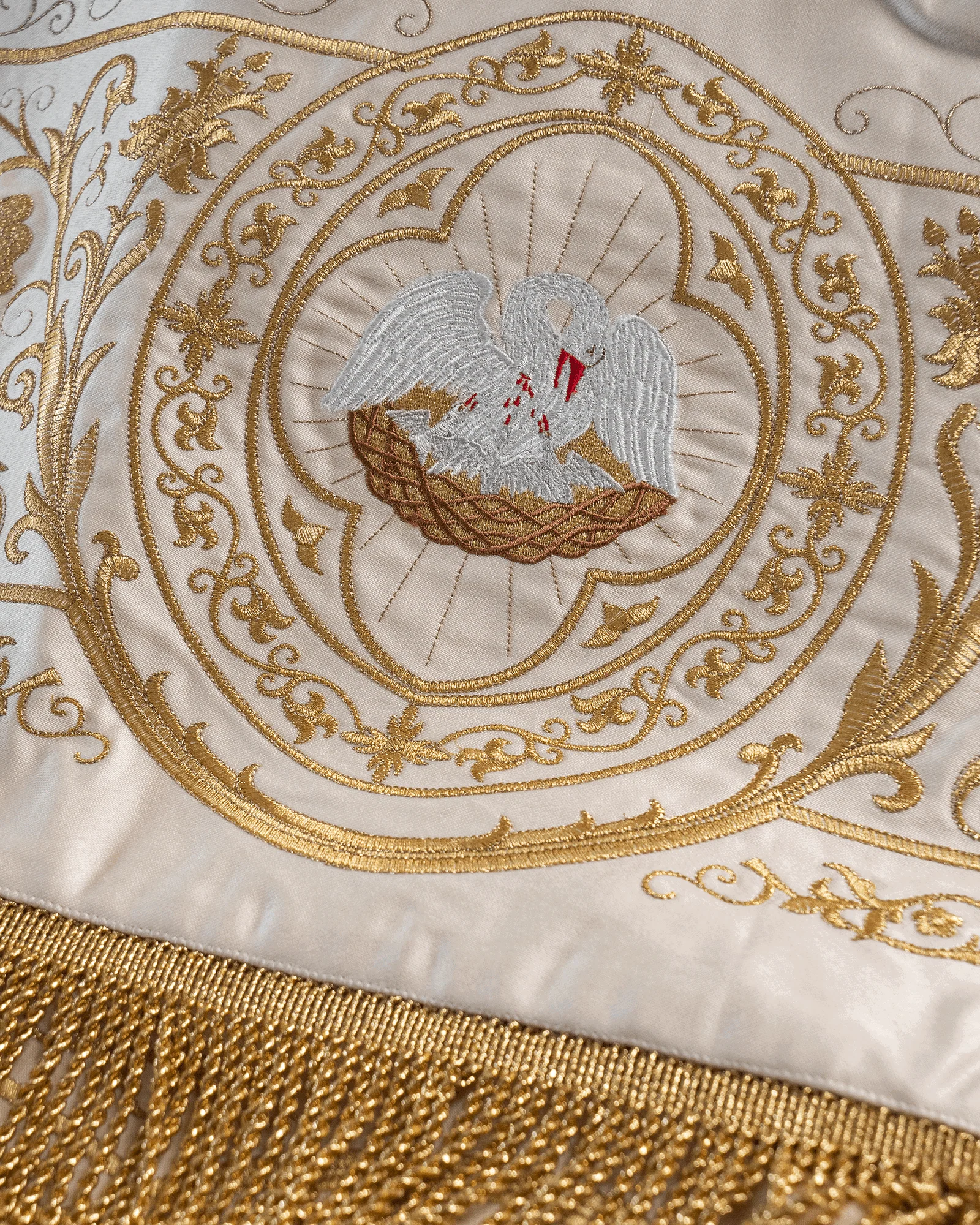 Canopy with embroidered angels and motifs - Image 5