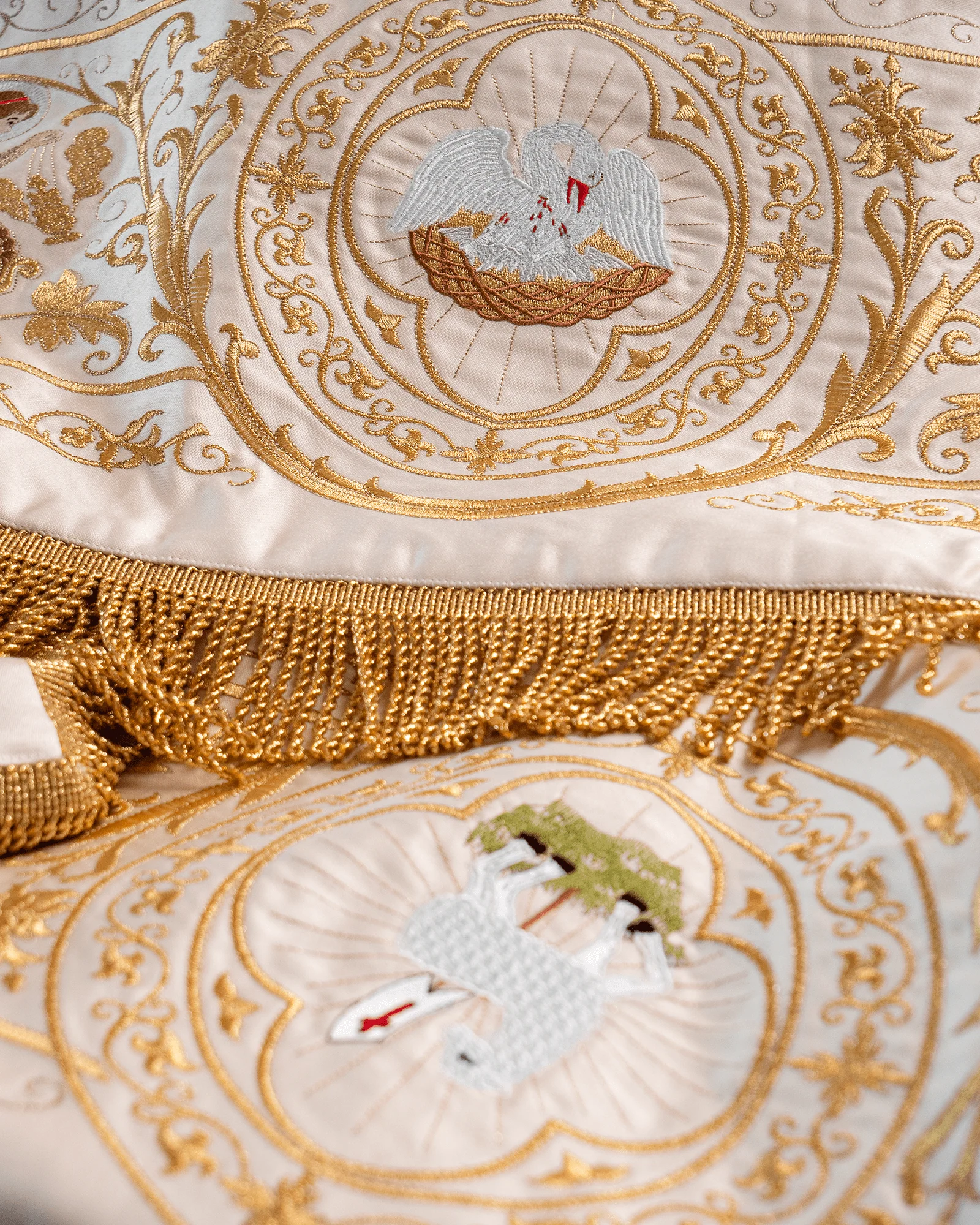 Canopy with embroidered angels and motifs - Image 7