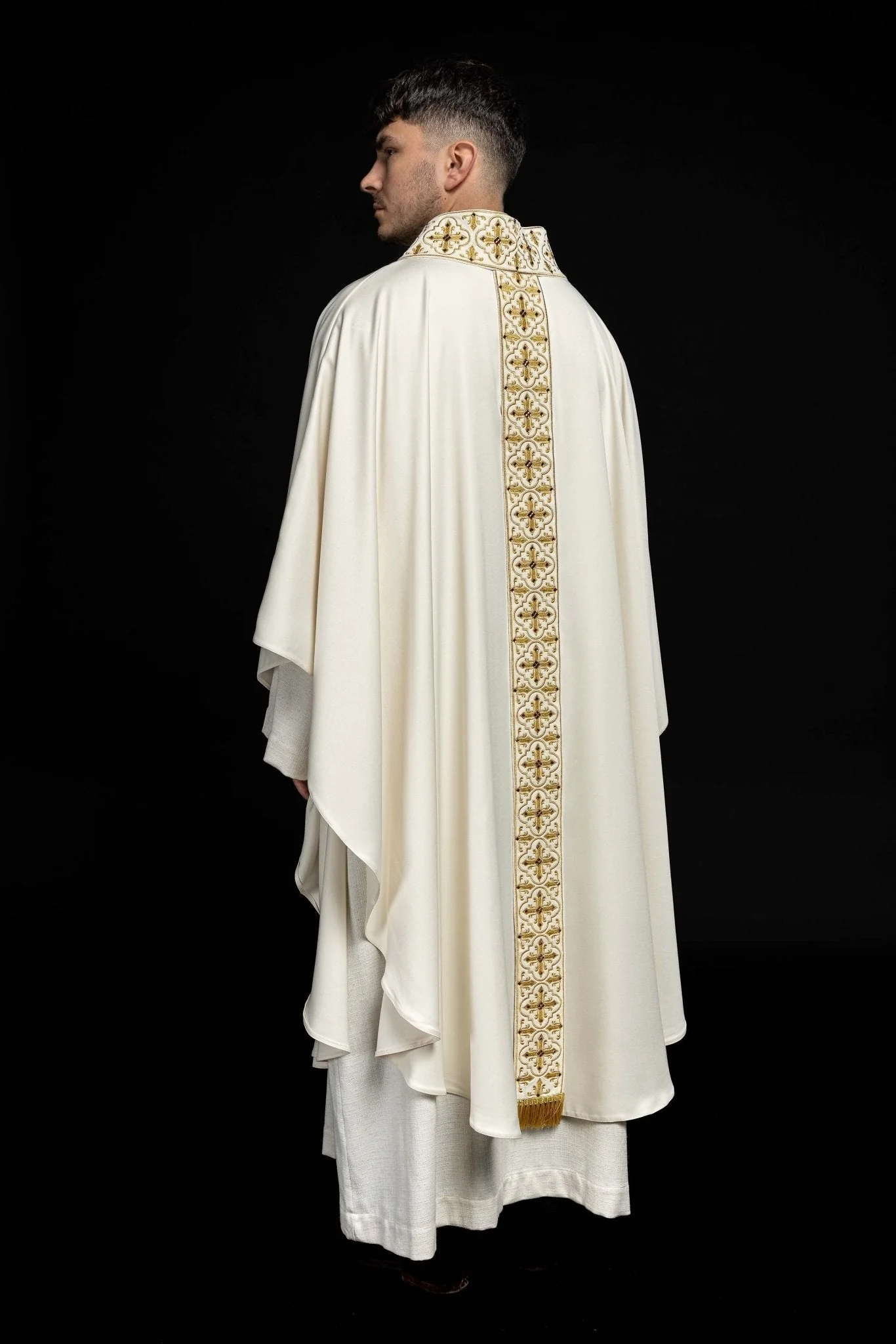 Chasuble adorned with stones and a narrow band in ecru color - Image 7