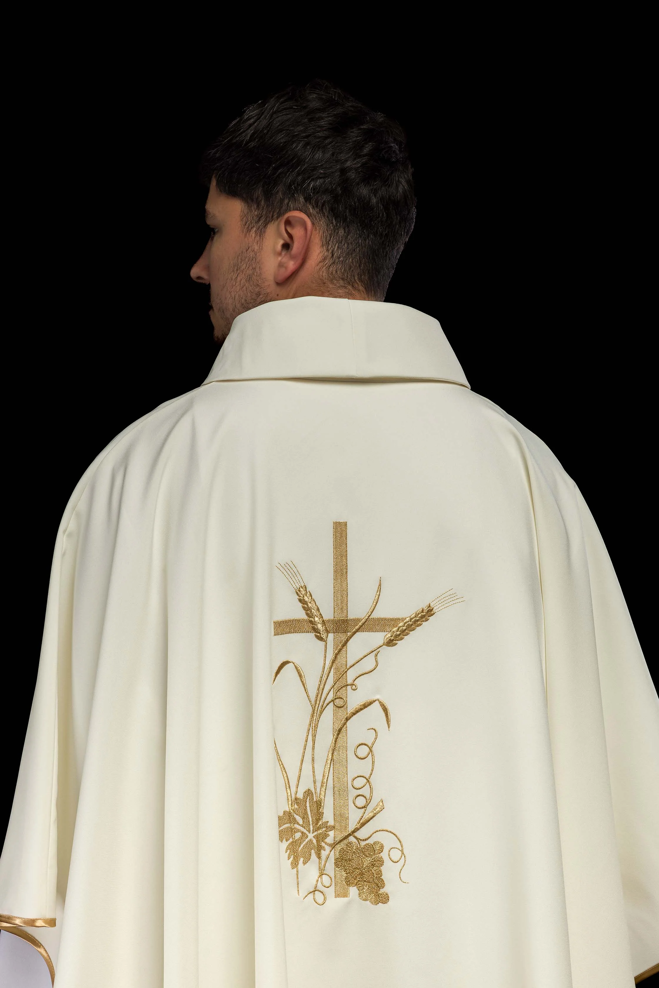 Chasuble embroidered in ecru - Image 5