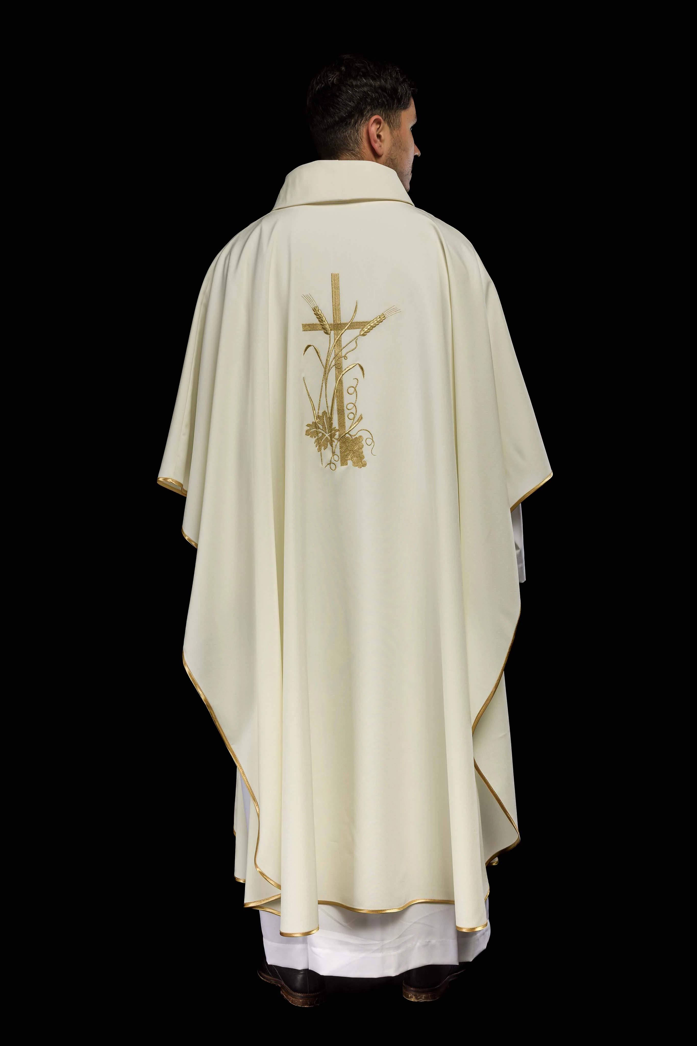 Chasuble embroidered in ecru - Image 6