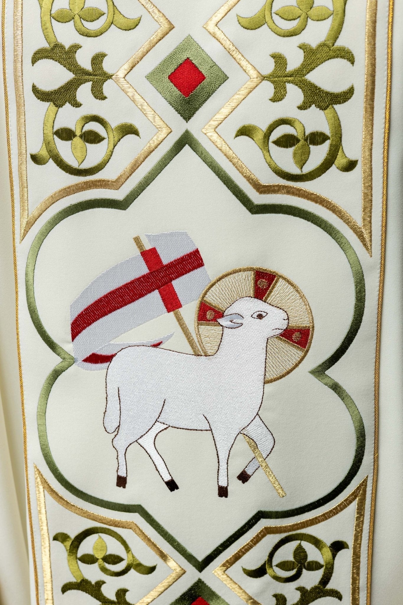 Chasuble embroidered with Lamb pattern in ecru - Image 3