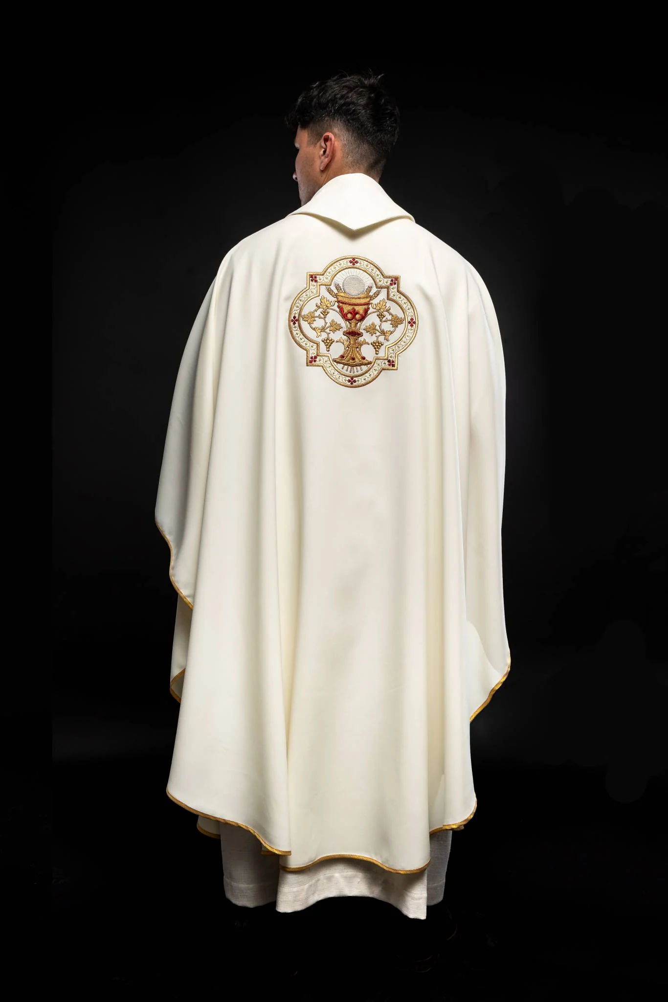 Chasuble embroidered with Sacred Heart of Jesus and Chalice in ecru - Image 4