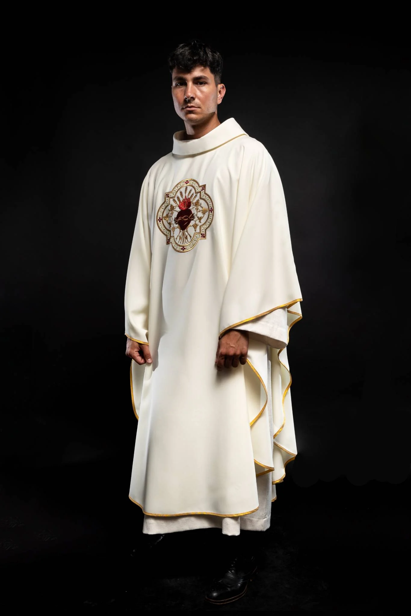 Chasuble embroidered with Sacred Heart of Jesus and Chalice in ecru - Image 5