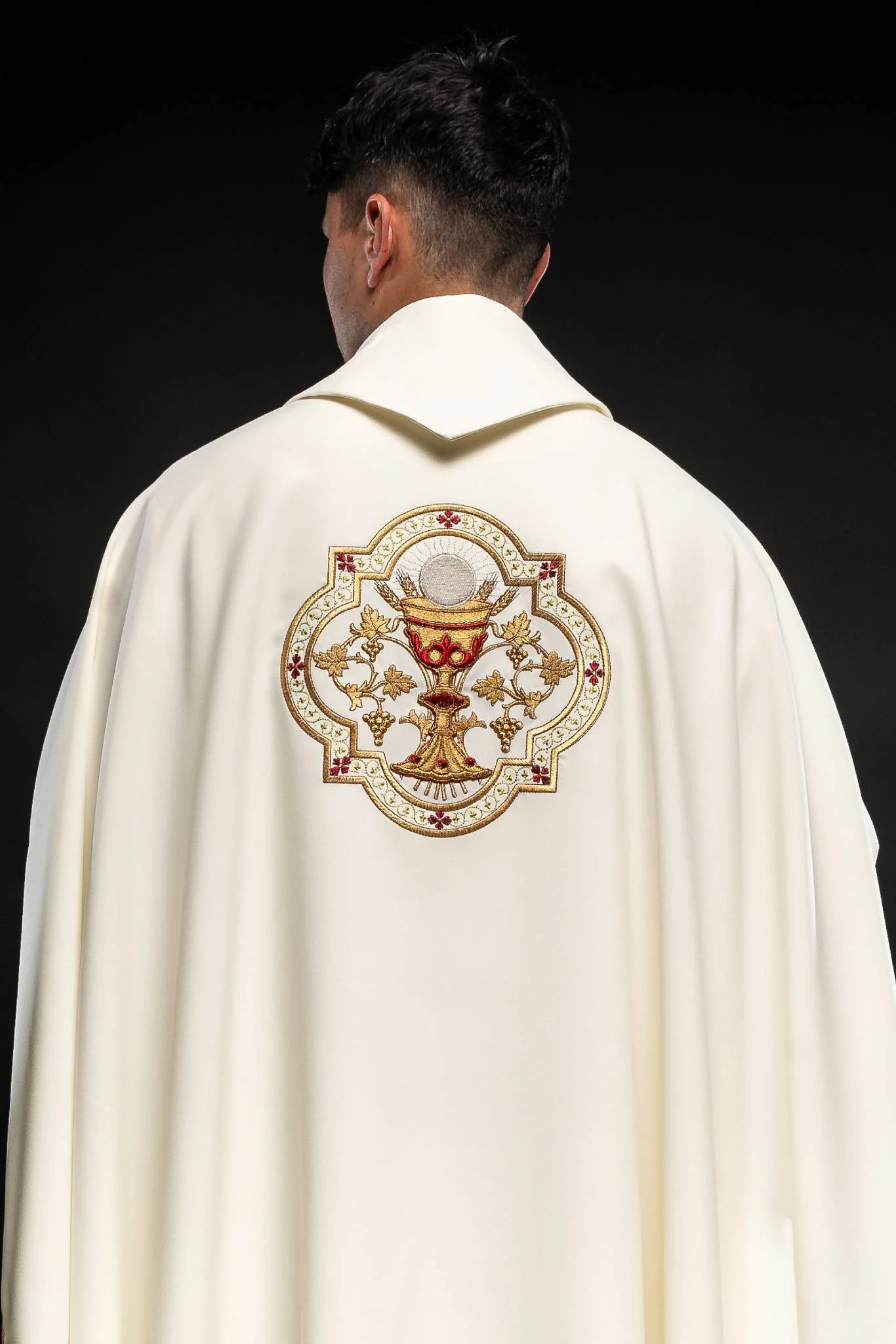 Chasuble embroidered with Sacred Heart of Jesus and Chalice in ecru - Image 6