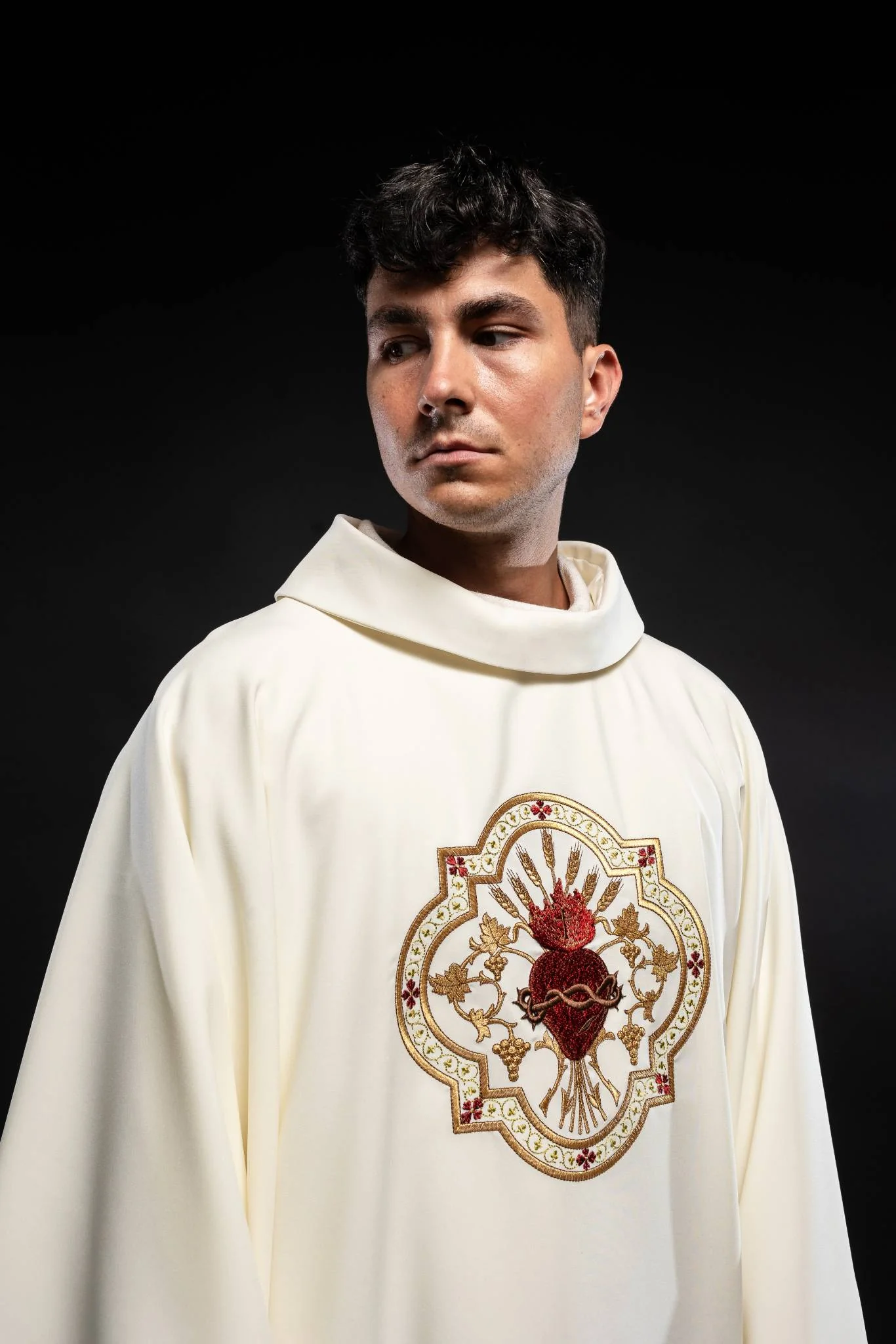 Chasuble embroidered with Sacred Heart of Jesus and Chalice in ecru - Image 7
