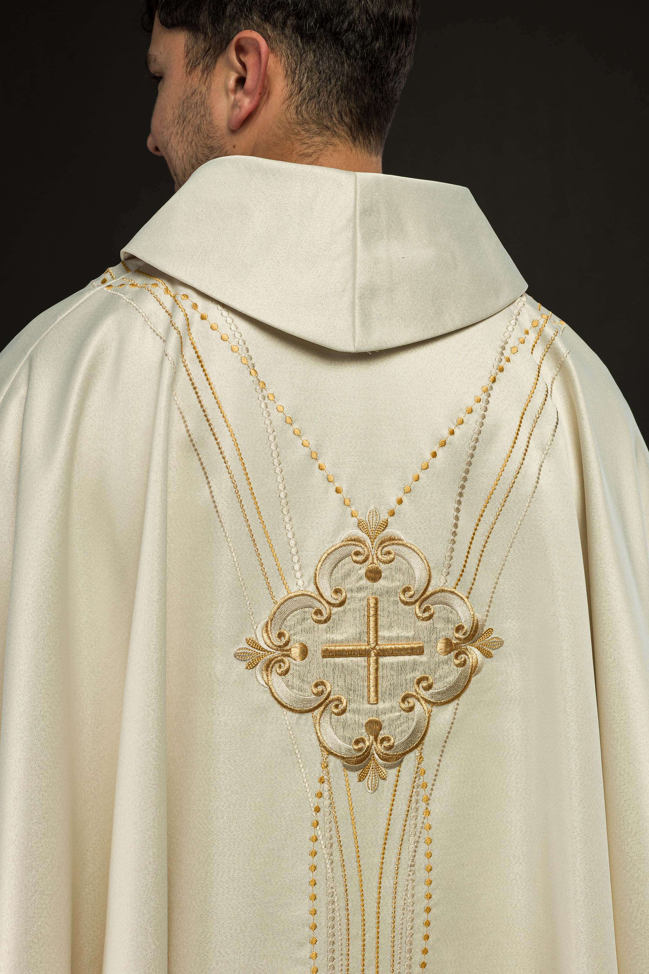 Chasuble made of shiny fabric inspired by the rosary - Image 6