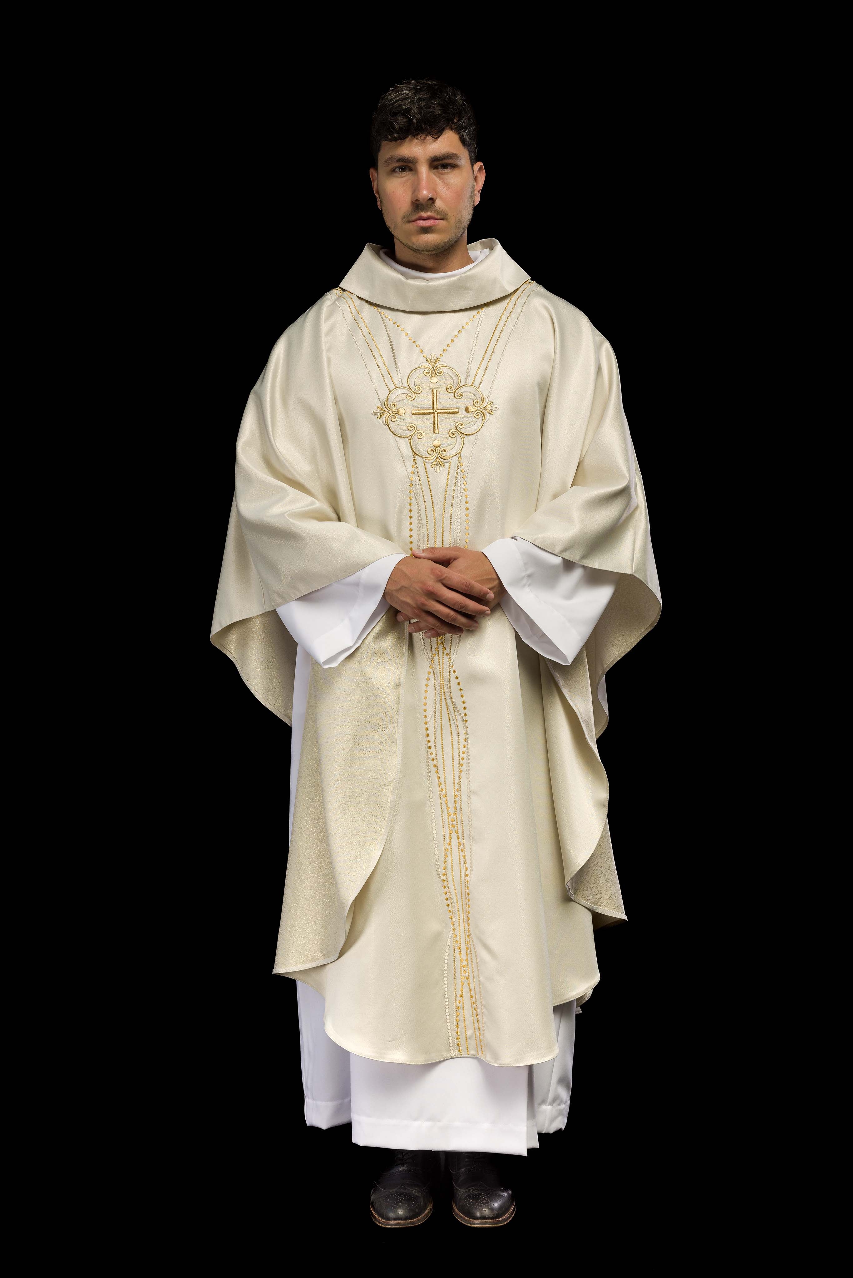 Chasuble made of shiny fabric inspired by the rosary - Image 8
