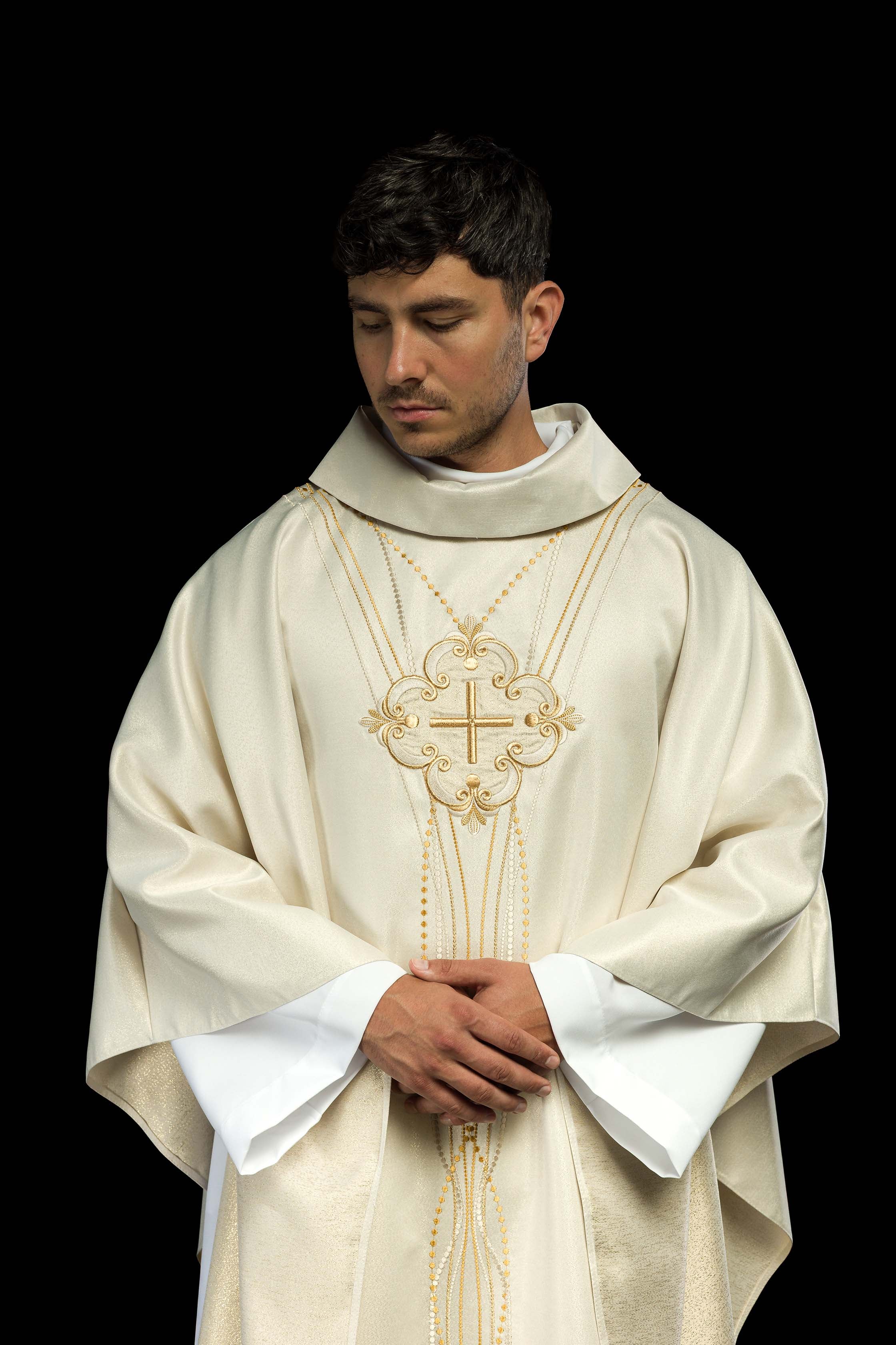 Chasuble made of shiny fabric inspired by the rosary - Image 9