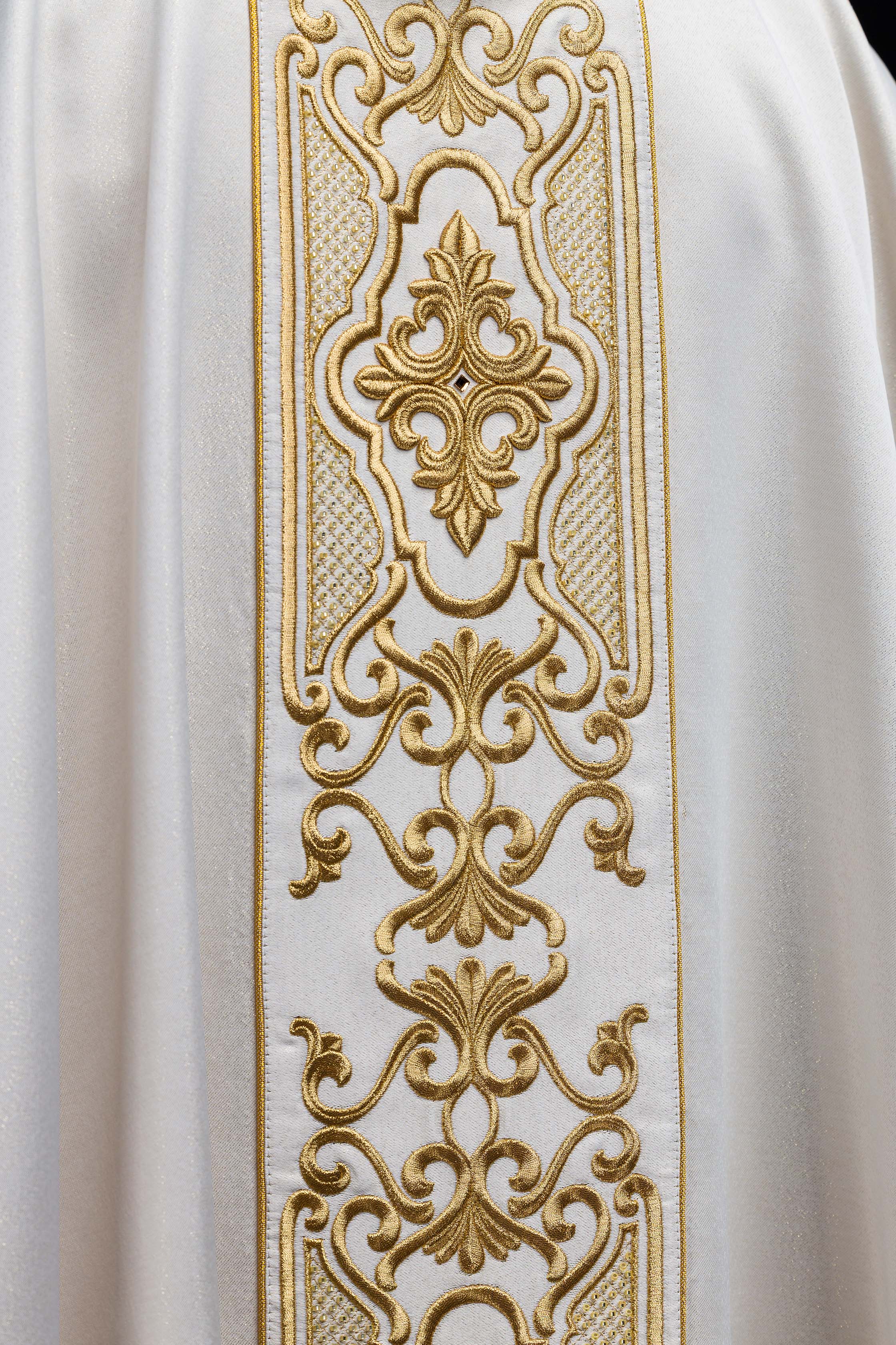 Chasuble made of shiny fabric with rich gold embroidery at the waist - Image 3