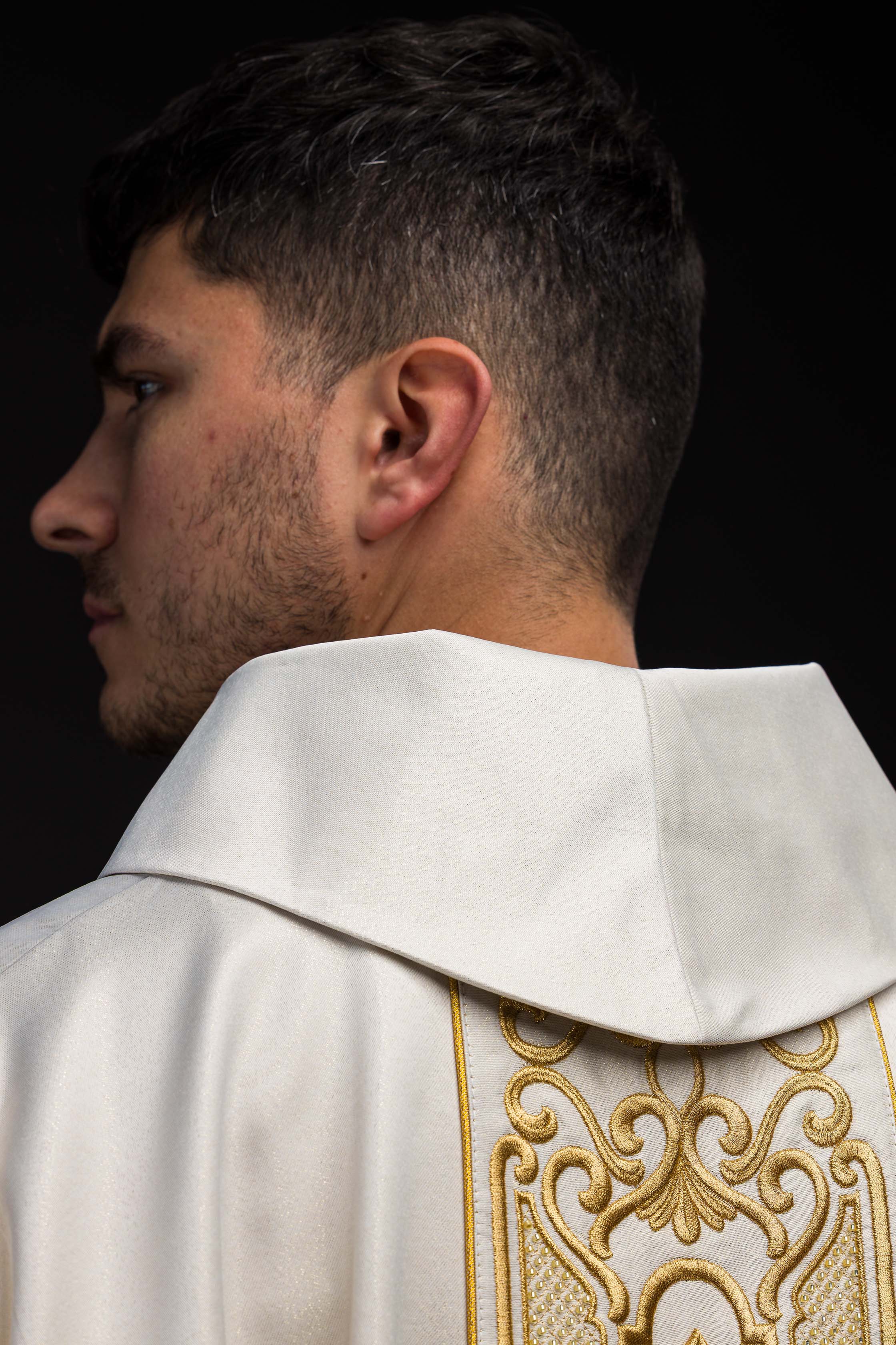 Chasuble made of shiny fabric with rich gold embroidery at the waist - Image 6