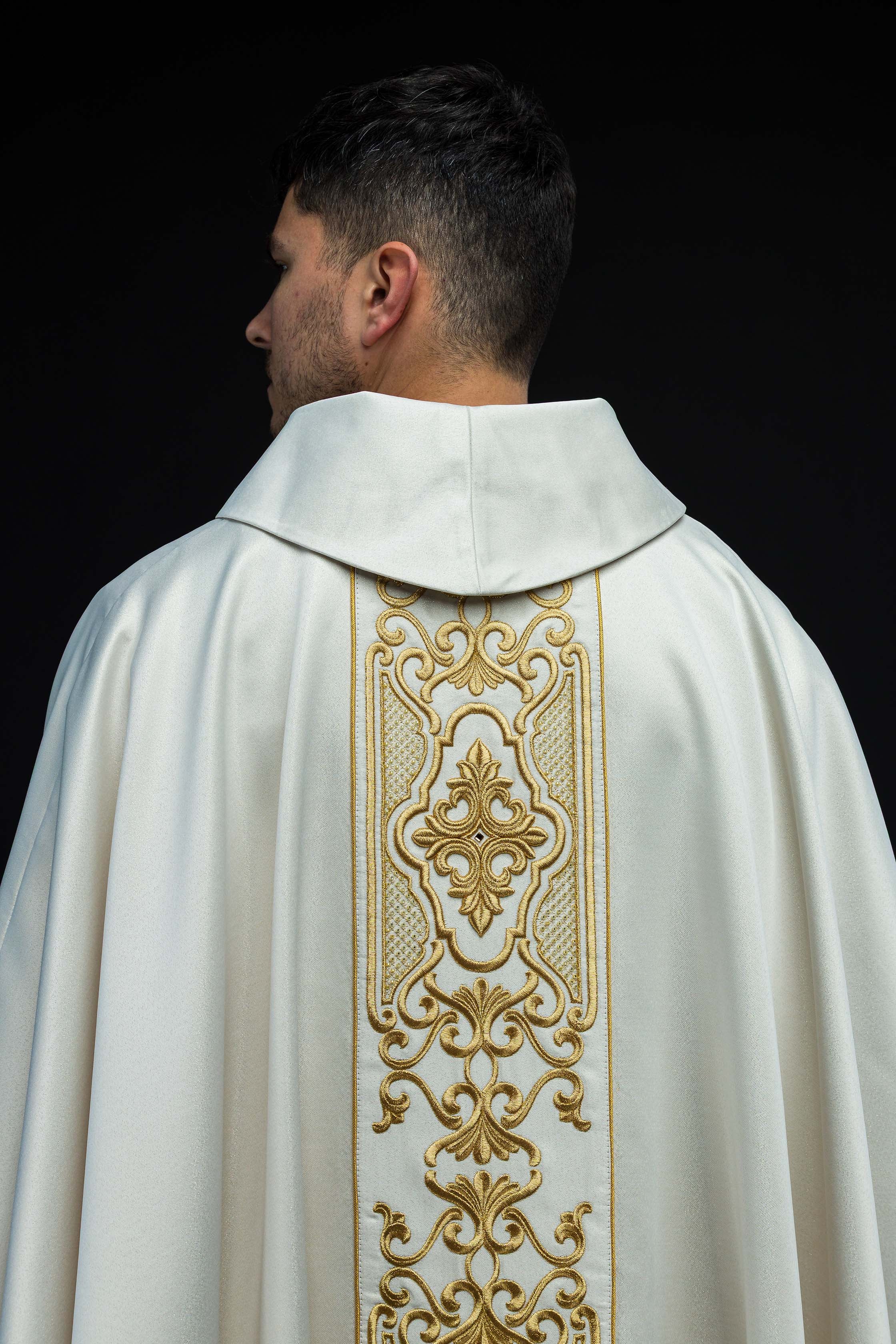 Chasuble made of shiny fabric with rich gold embroidery at the waist - Image 7