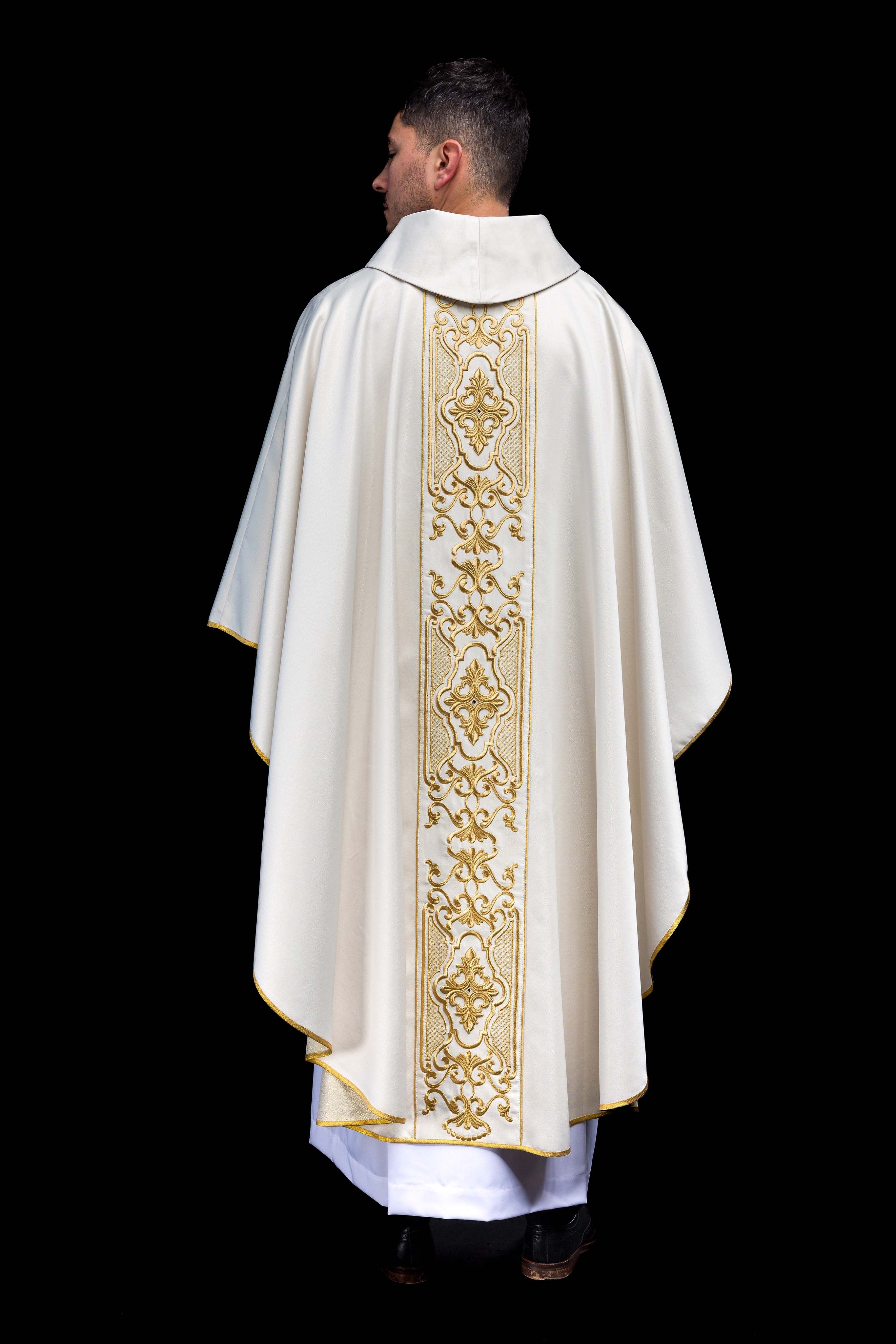 Chasuble made of shiny fabric with rich gold embroidery at the waist - Image 8
