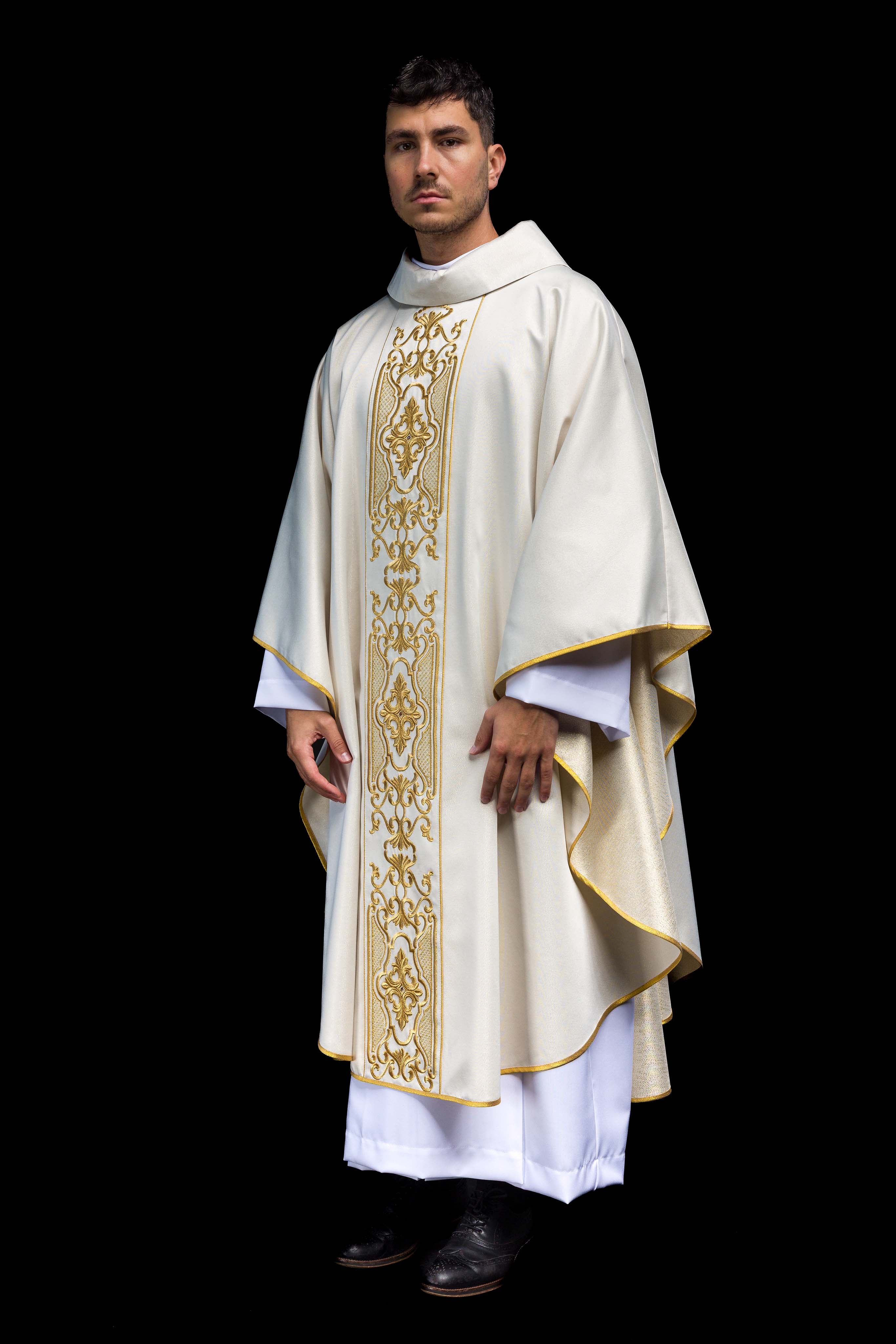 Chasuble made of shiny fabric with rich gold embroidery at the waist - Image 9