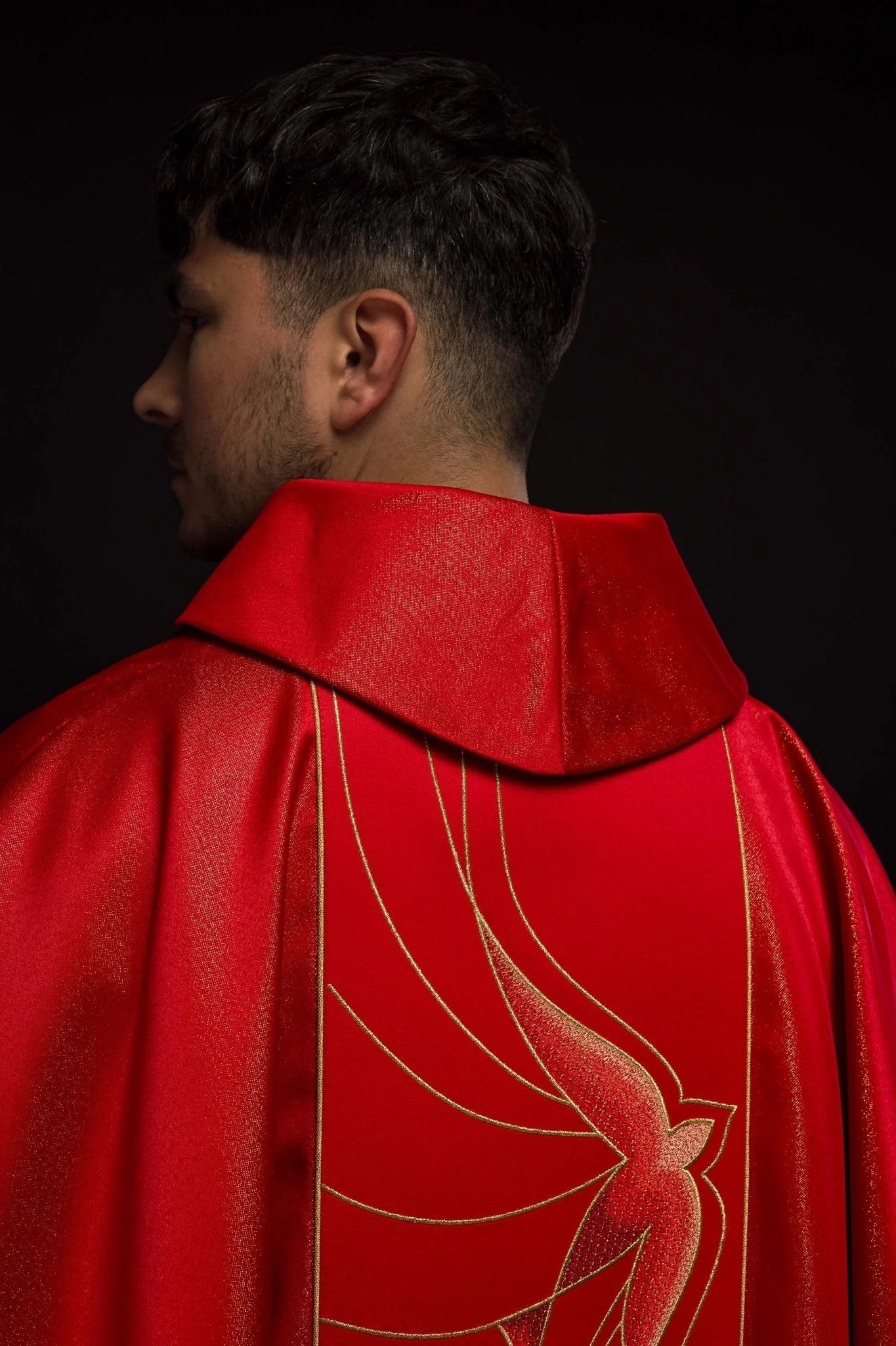 Chasuble made of shiny red fabric with a Holy Spirit Dove - Image 6