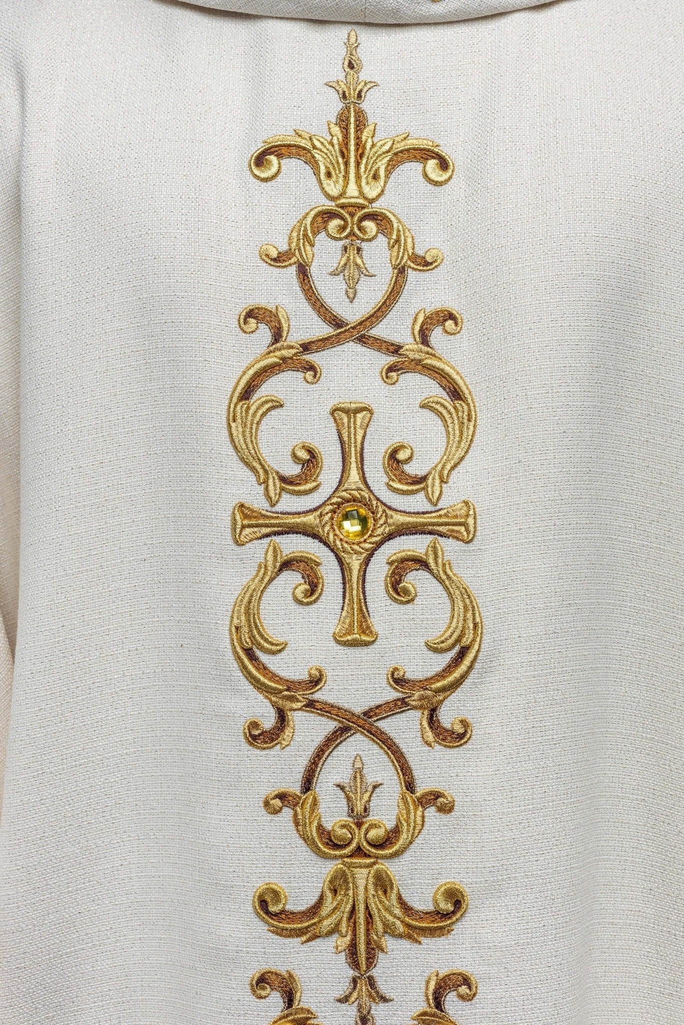 Chasuble richly embroidered, adorned with gemstones - Image 3