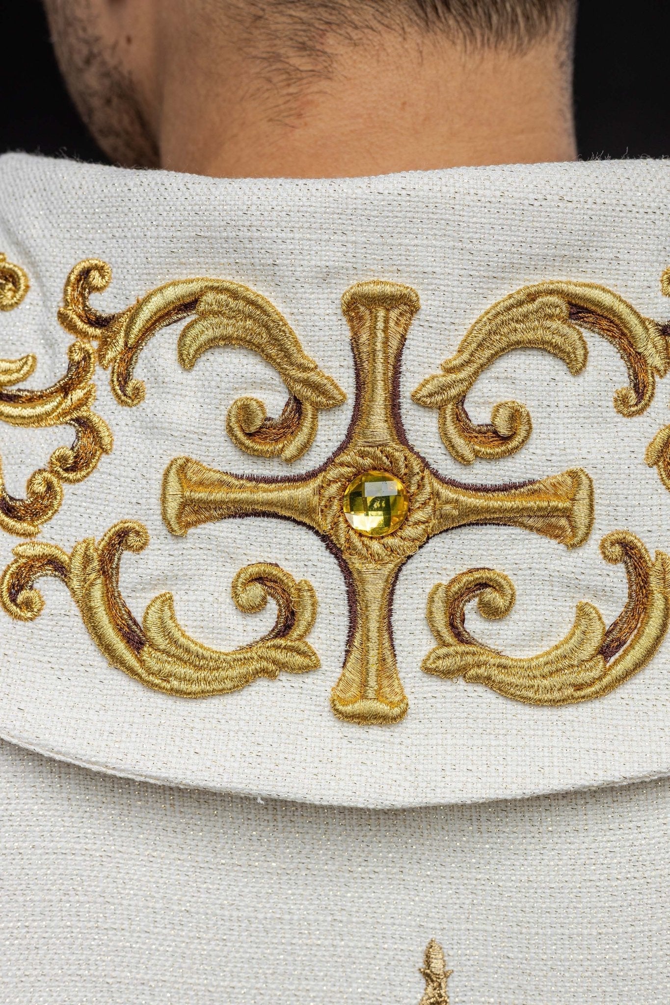 Chasuble richly embroidered, adorned with gemstones - Image 5