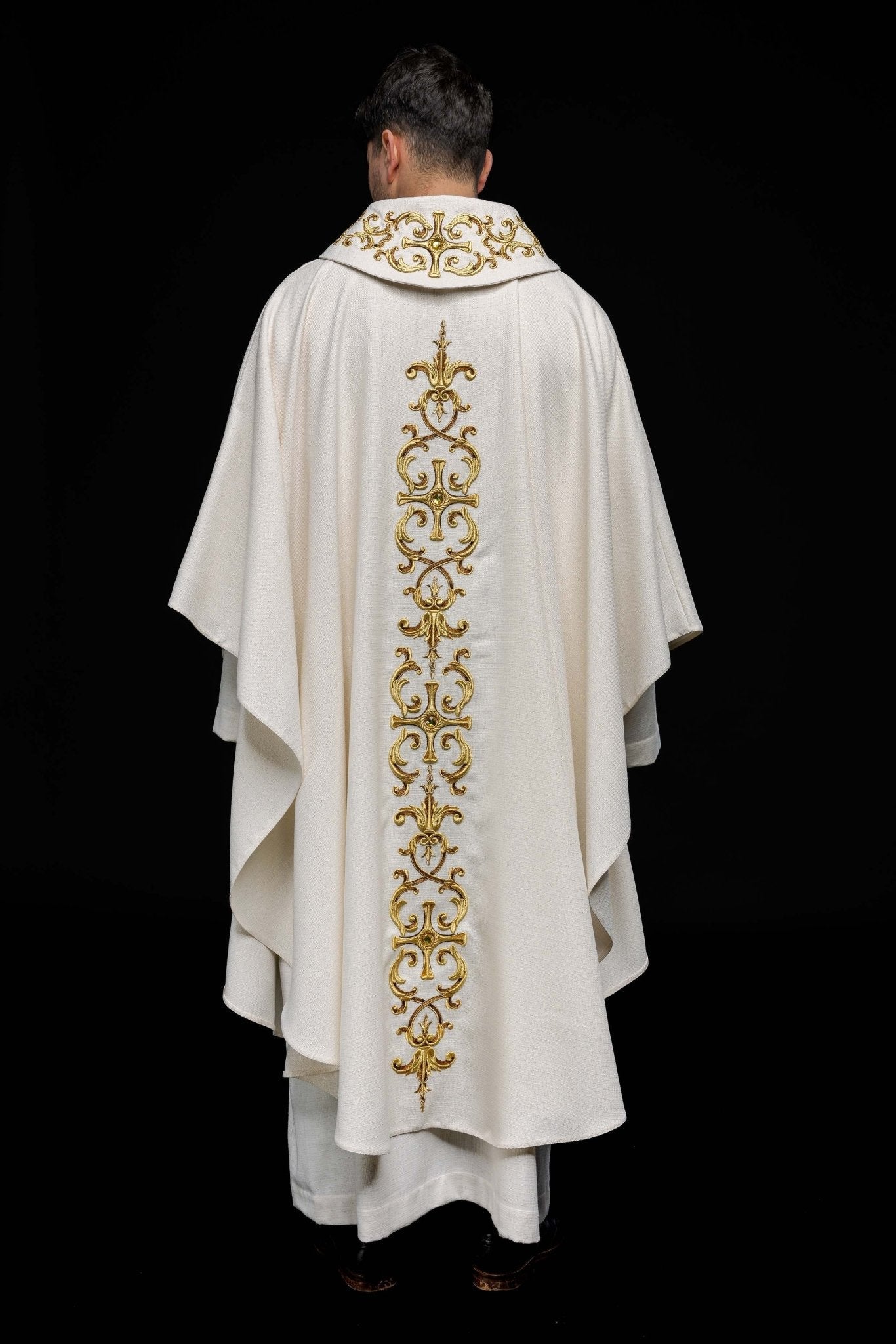 Chasuble richly embroidered, adorned with gemstones - Image 7