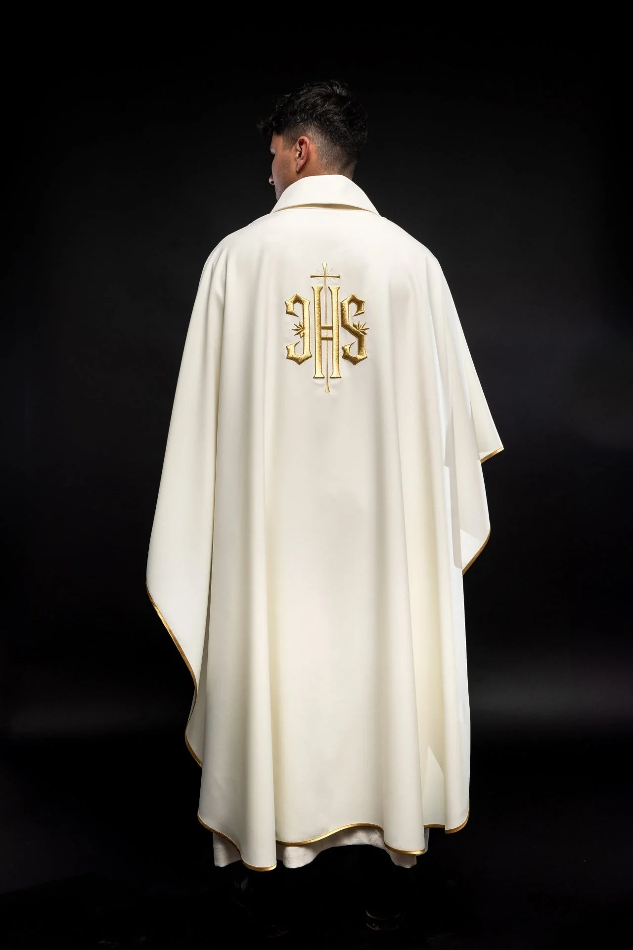 Chasuble with 3D embroidery IHS symbol - Image 5