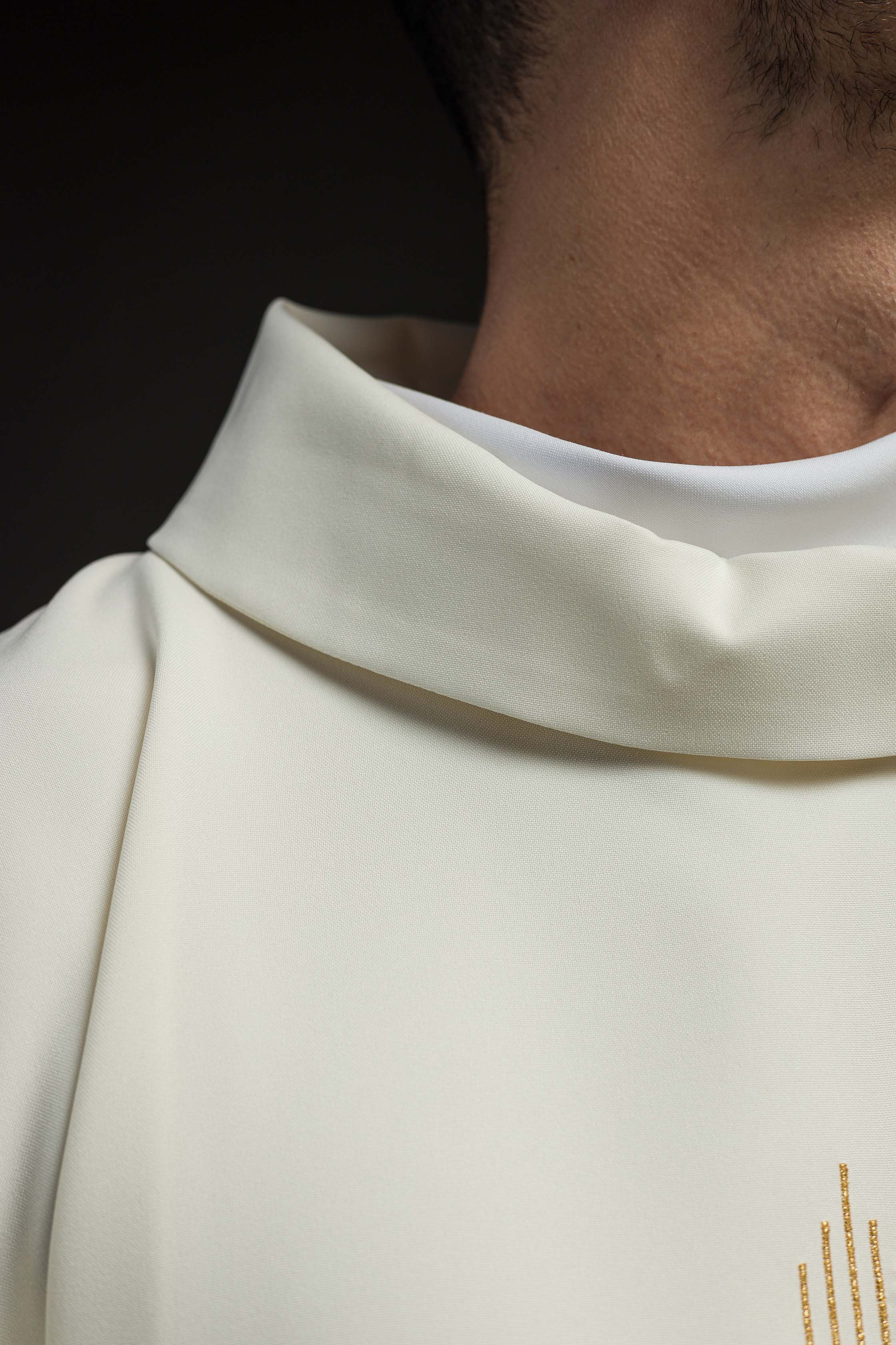 Chasuble with IHS embroidery in ecru - Image 5