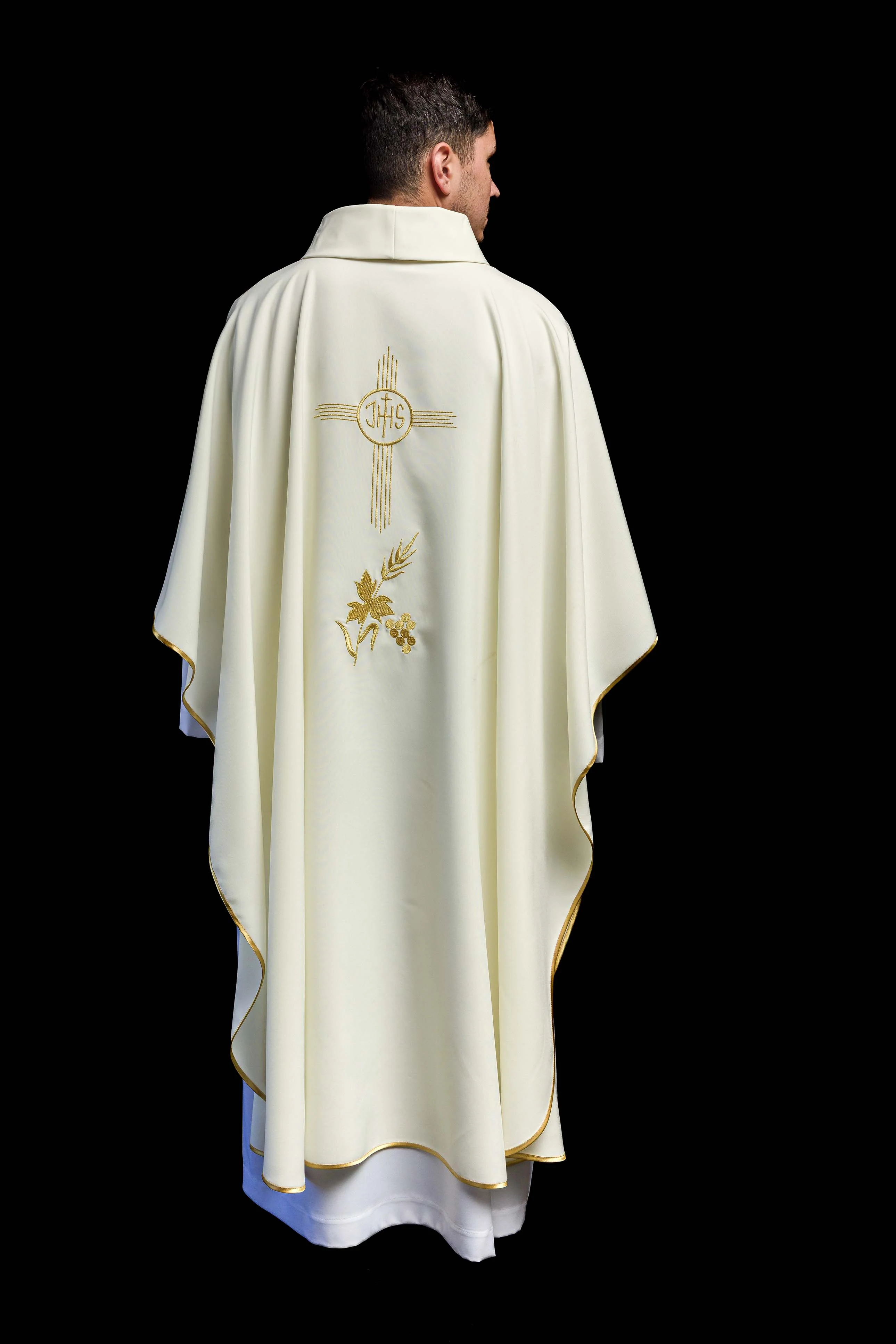 Chasuble with IHS embroidery in ecru - Image 7