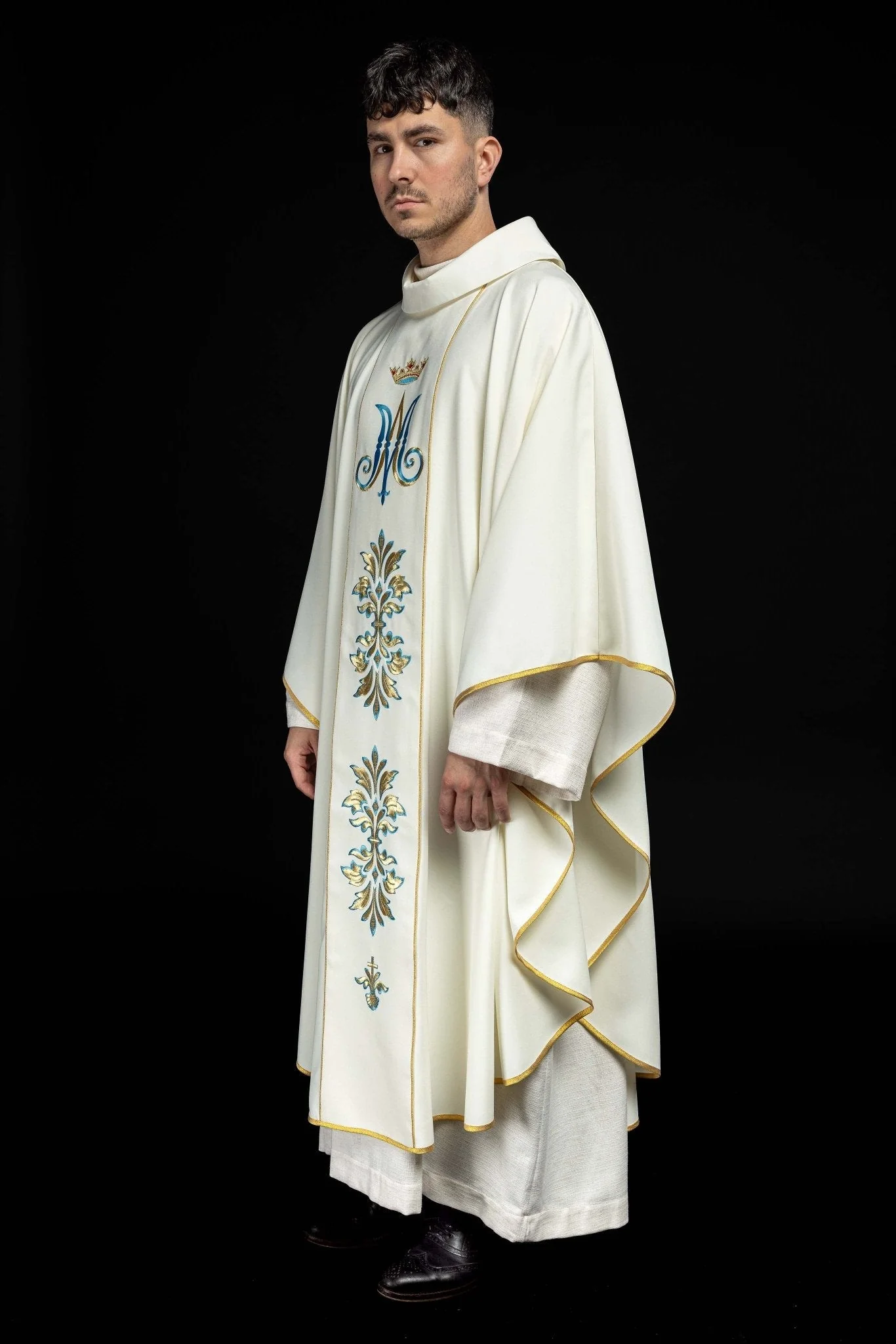 Chasuble with Mary motif in ecru color - Image 7