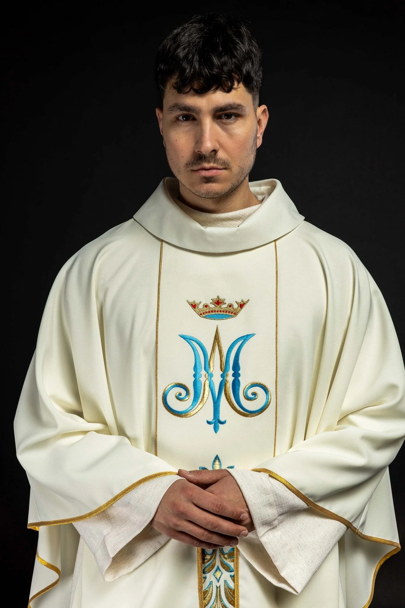 Chasuble with Mary motif in ecru color - Image 8