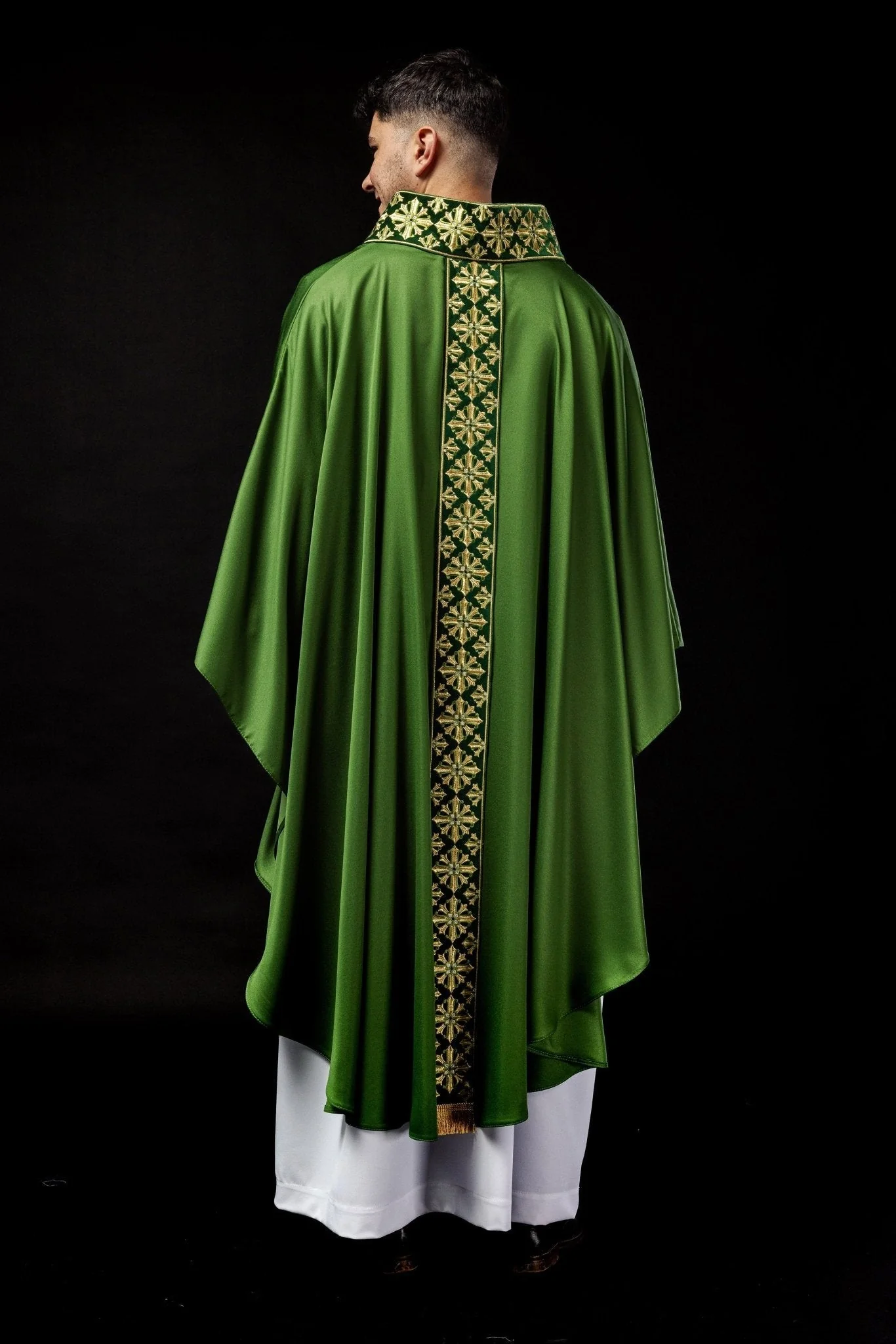 Chasuble with shiny embroidery in green - Image 6