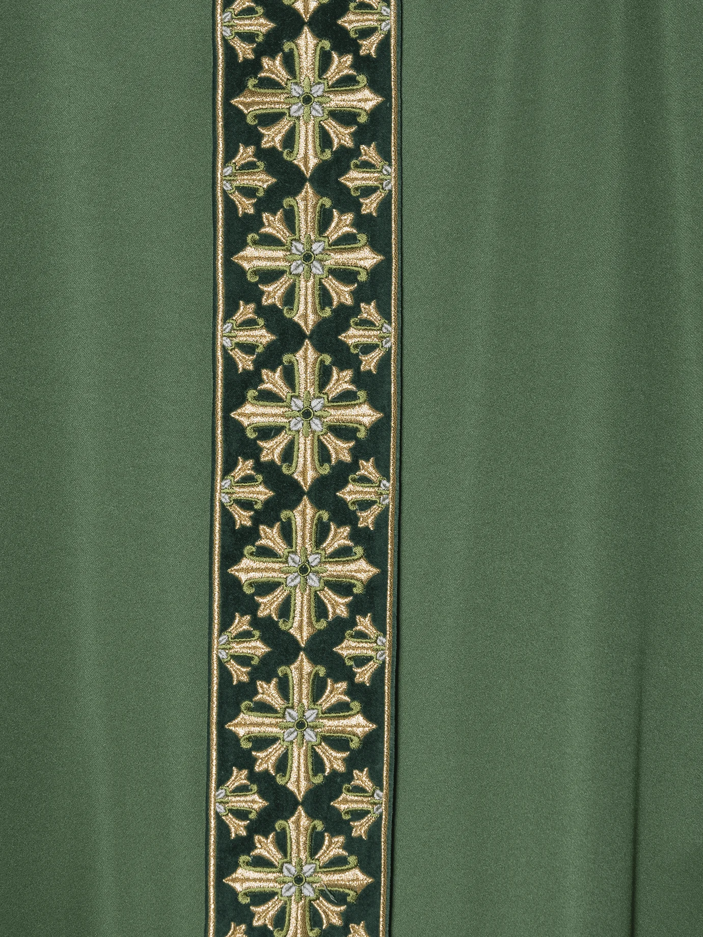 Chasuble with shiny embroidery in green - Image 8