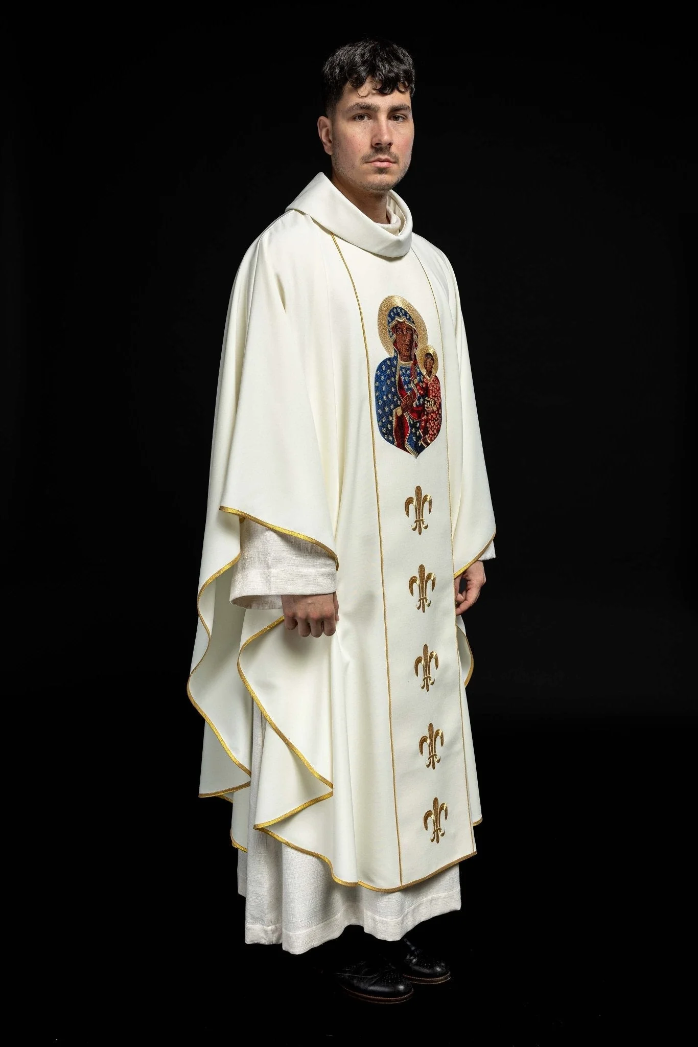 Chasuble with the image of Our Lady of Częstochowa in ecru - Image 10