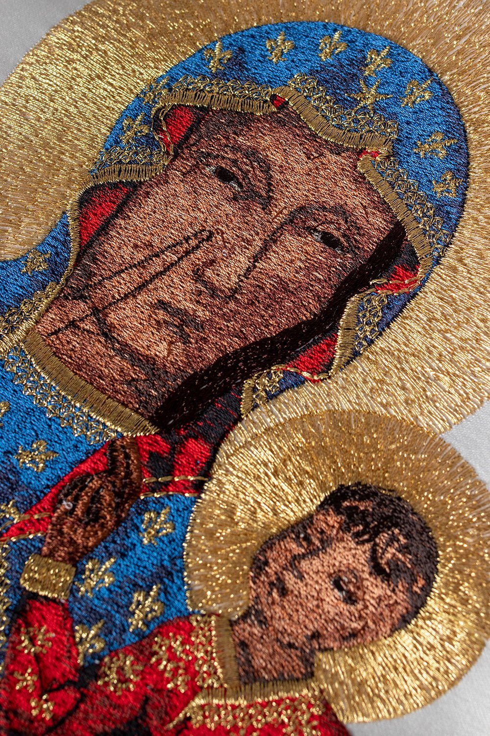 Chasuble with the image of Our Lady of Częstochowa in ecru - Image 4