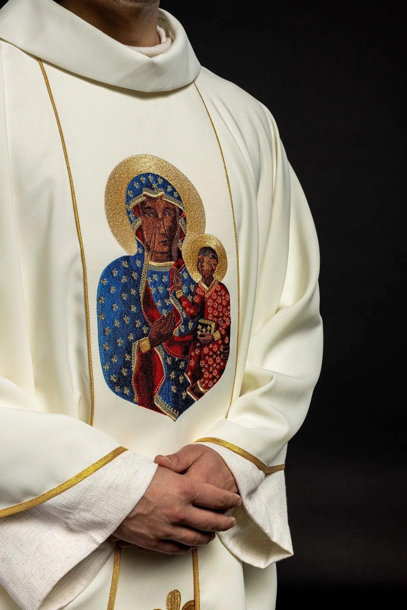 Chasuble with the image of Our Lady of Częstochowa in ecru - Image 5