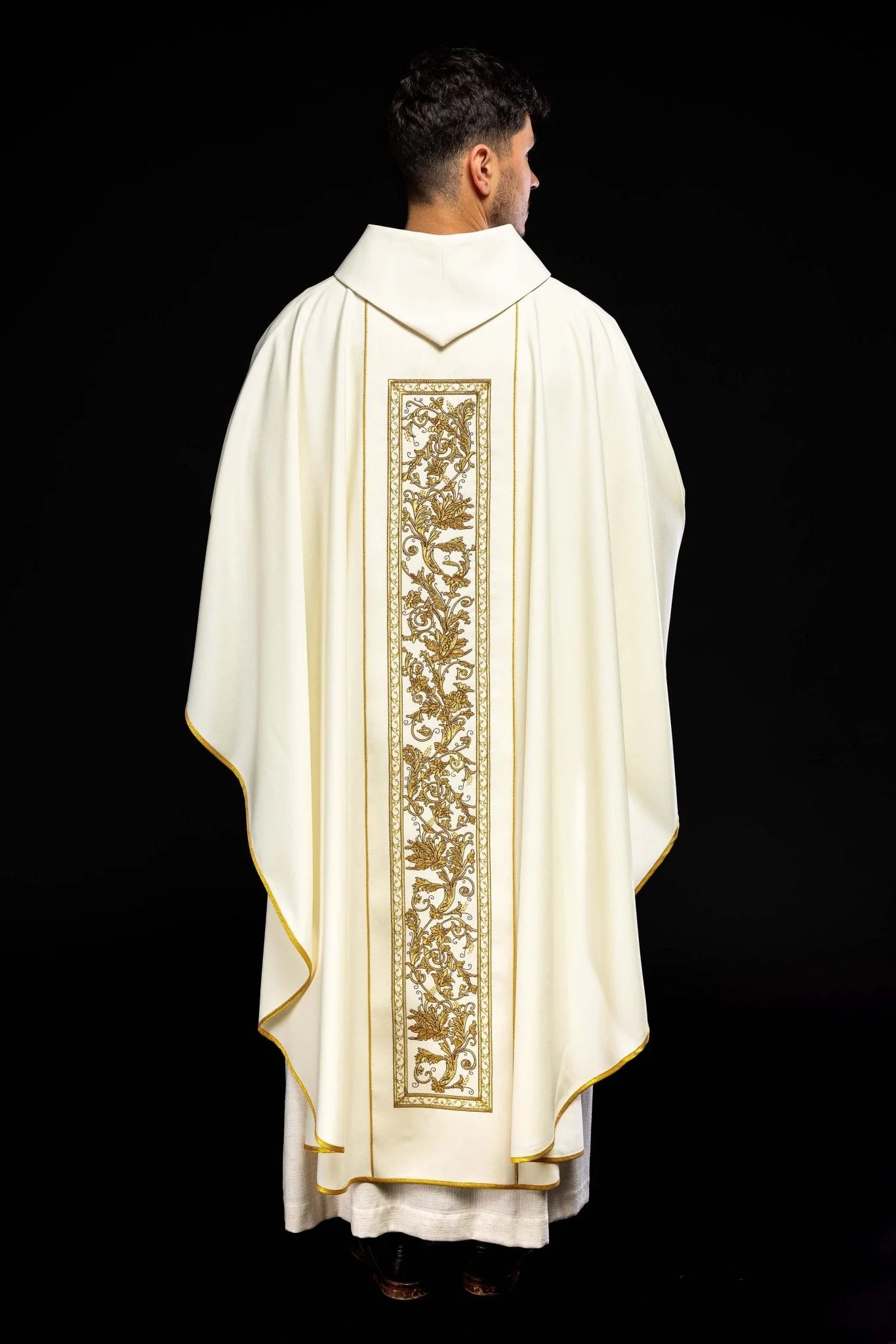 Chasuble with the symbol of the Eucharistic Chalice in ecru - Image 10