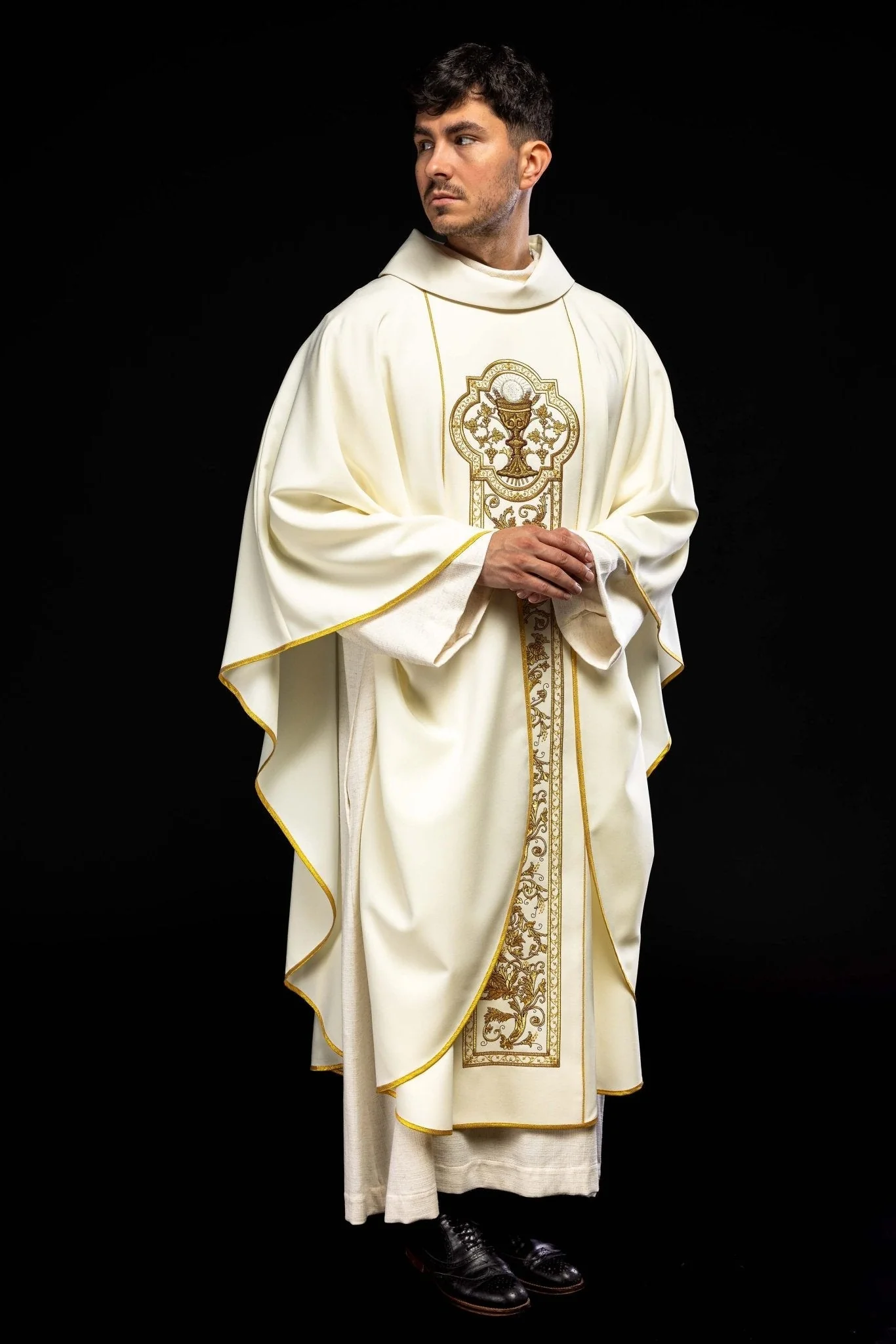 Chasuble with the symbol of the Eucharistic Chalice in ecru - Image 11