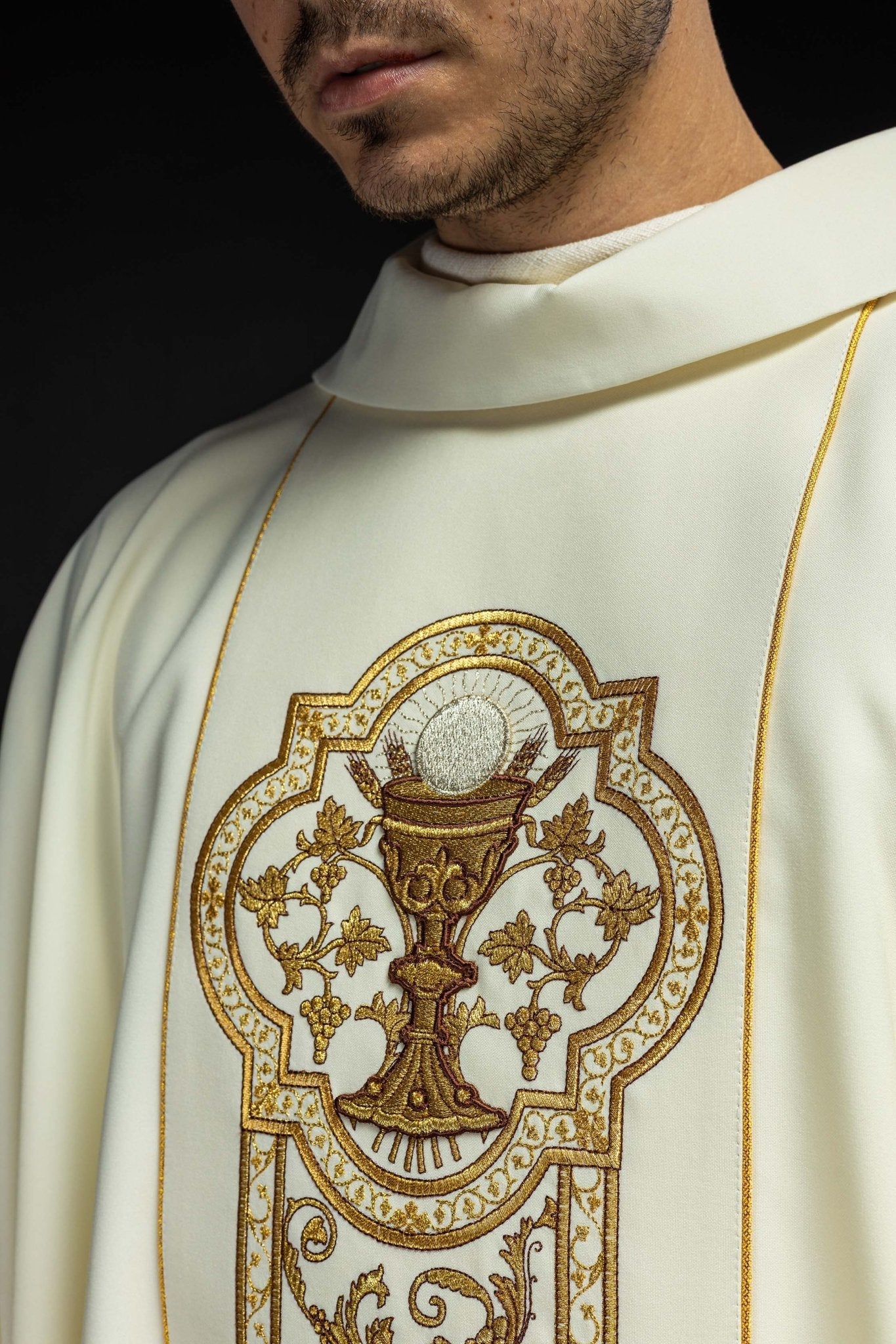 Chasuble with the symbol of the Eucharistic Chalice in ecru - Image 4