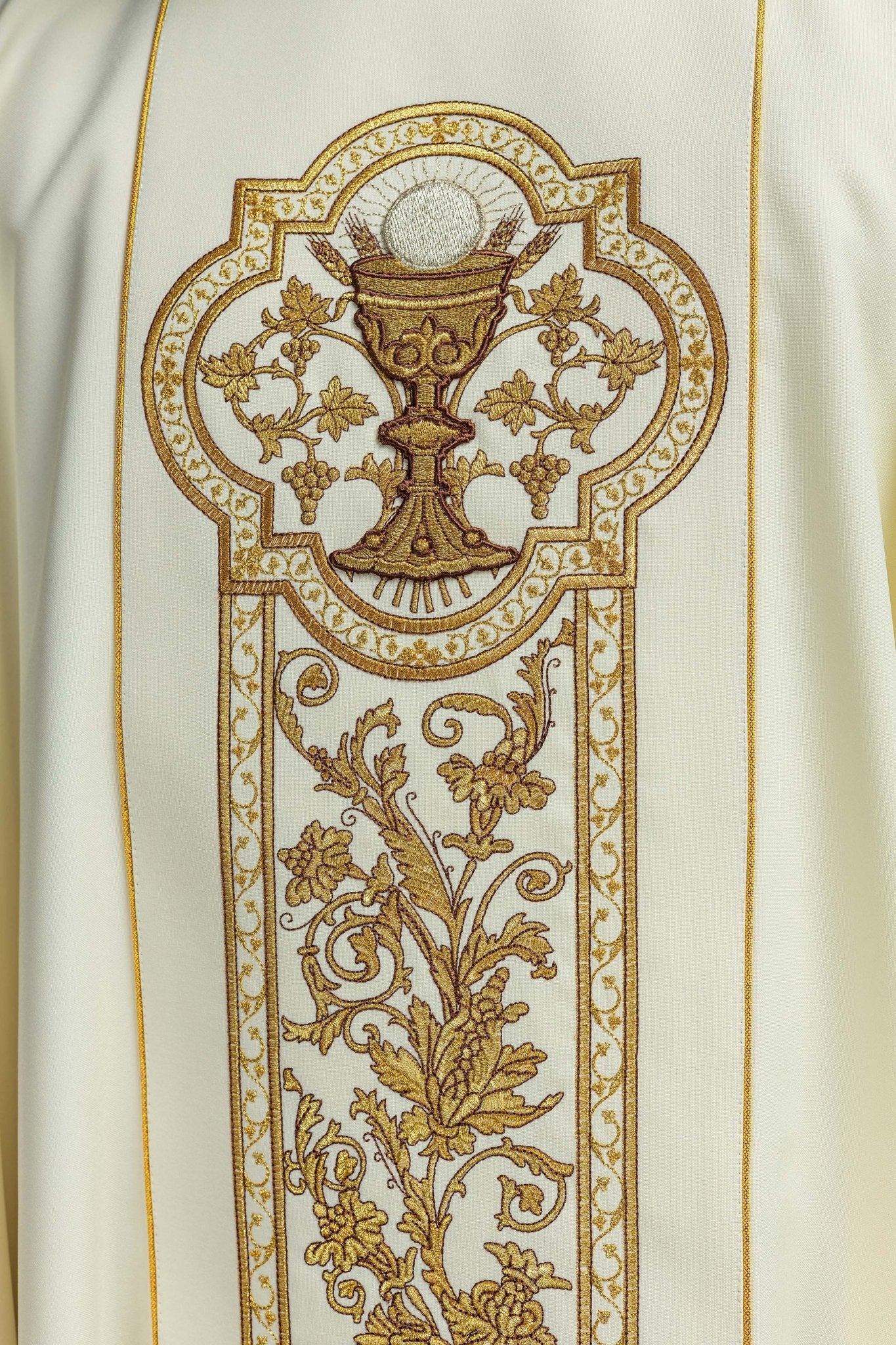 Chasuble with the symbol of the Eucharistic Chalice in ecru - Image 5