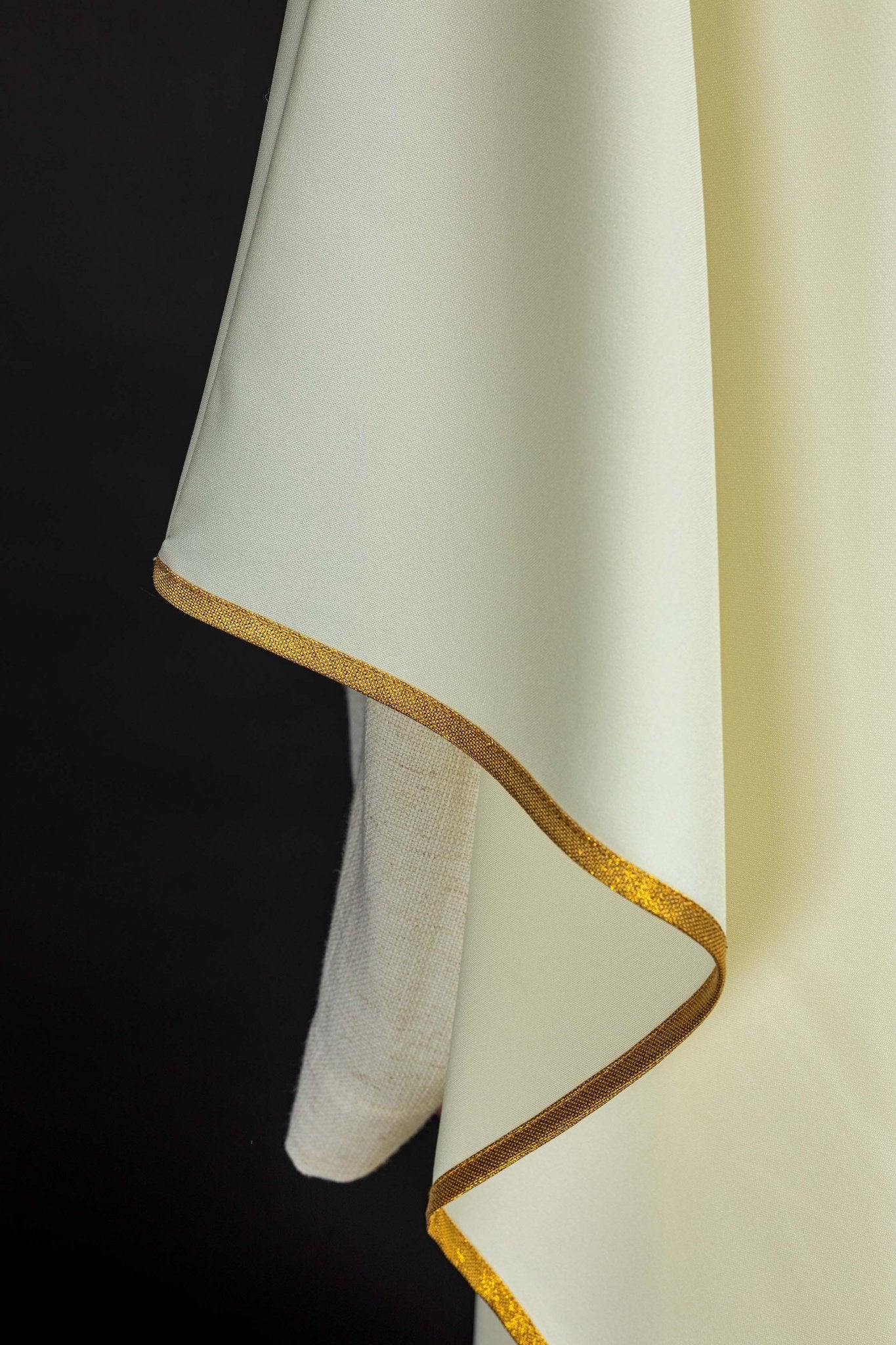 Chasuble with the symbol of the Eucharistic Chalice in ecru - Image 6