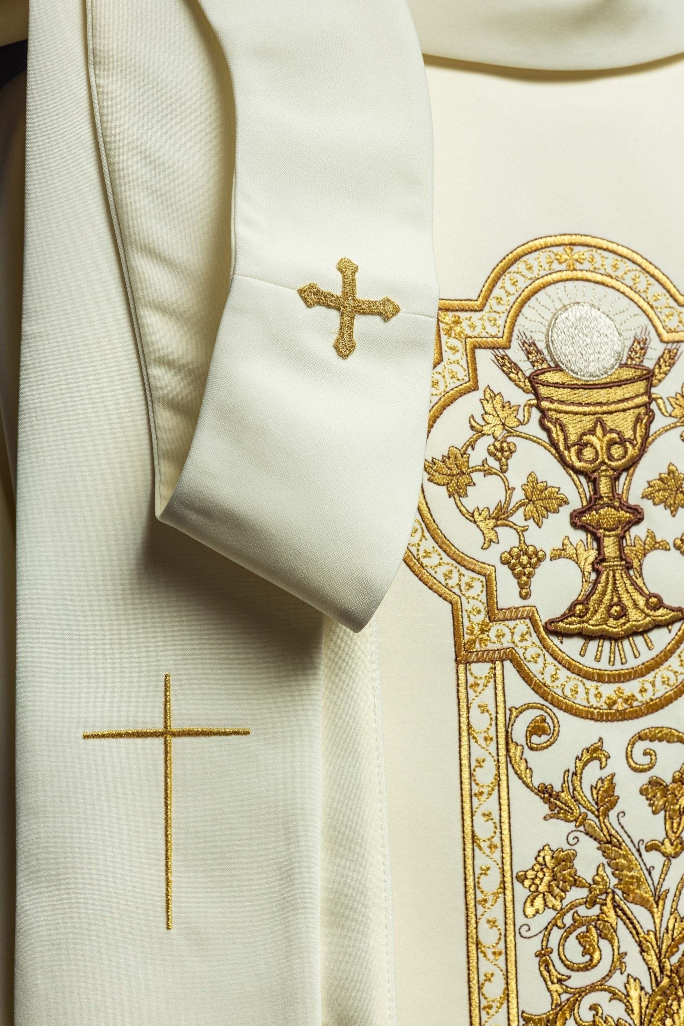 Chasuble with the symbol of the Eucharistic Chalice in ecru - Image 7