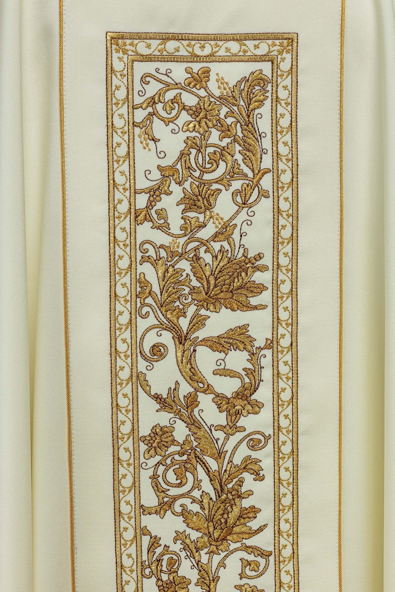 Chasuble with the symbol of the Eucharistic Chalice in ecru - Image 9