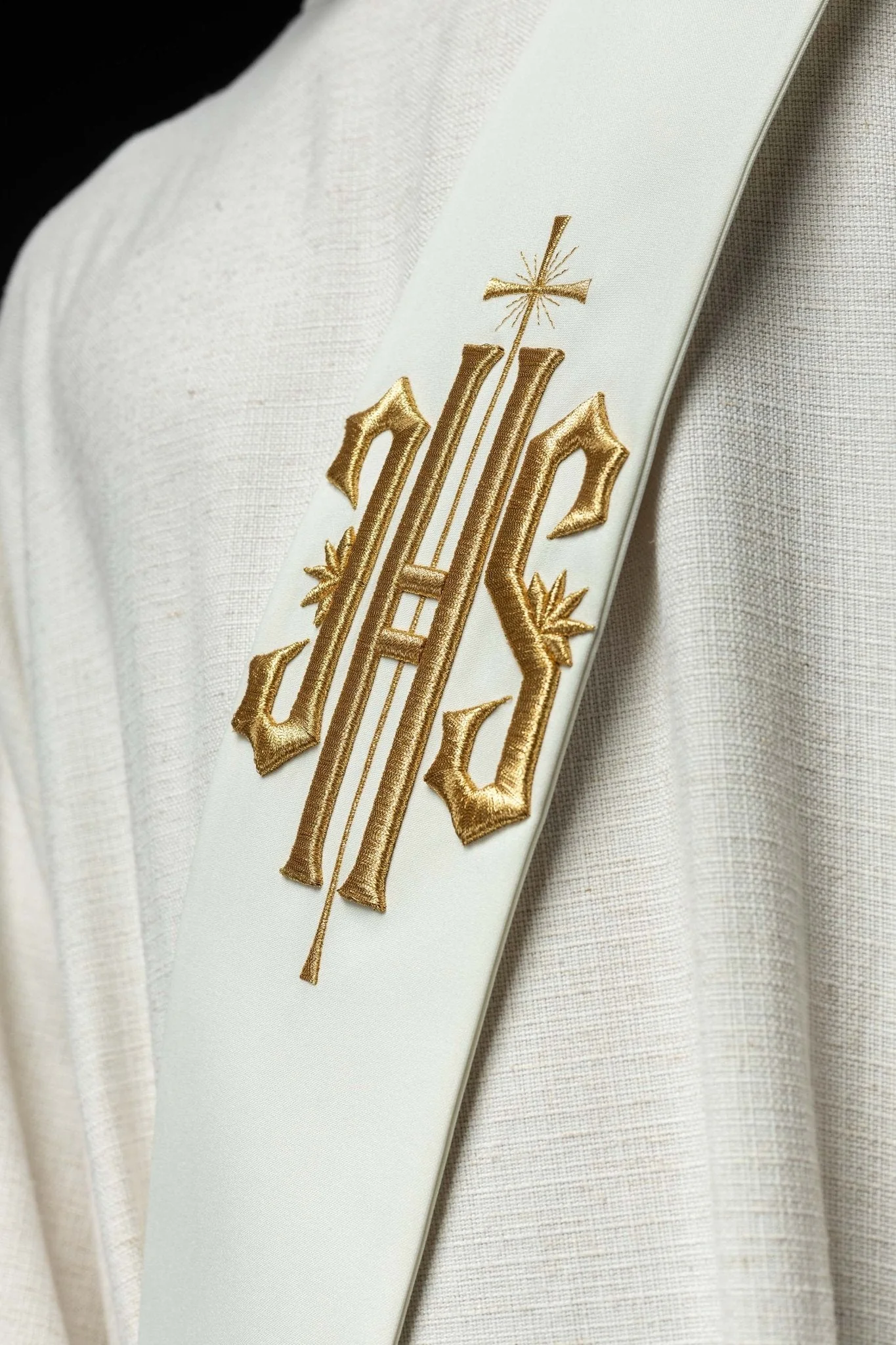 Deacon stole embroidered with IHS and Cross in ecru - Image 3