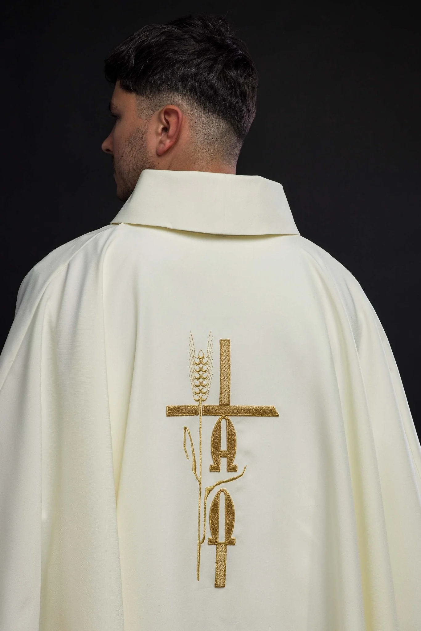 Ecru chasuble with cross and alfa omega symbols - Image 5