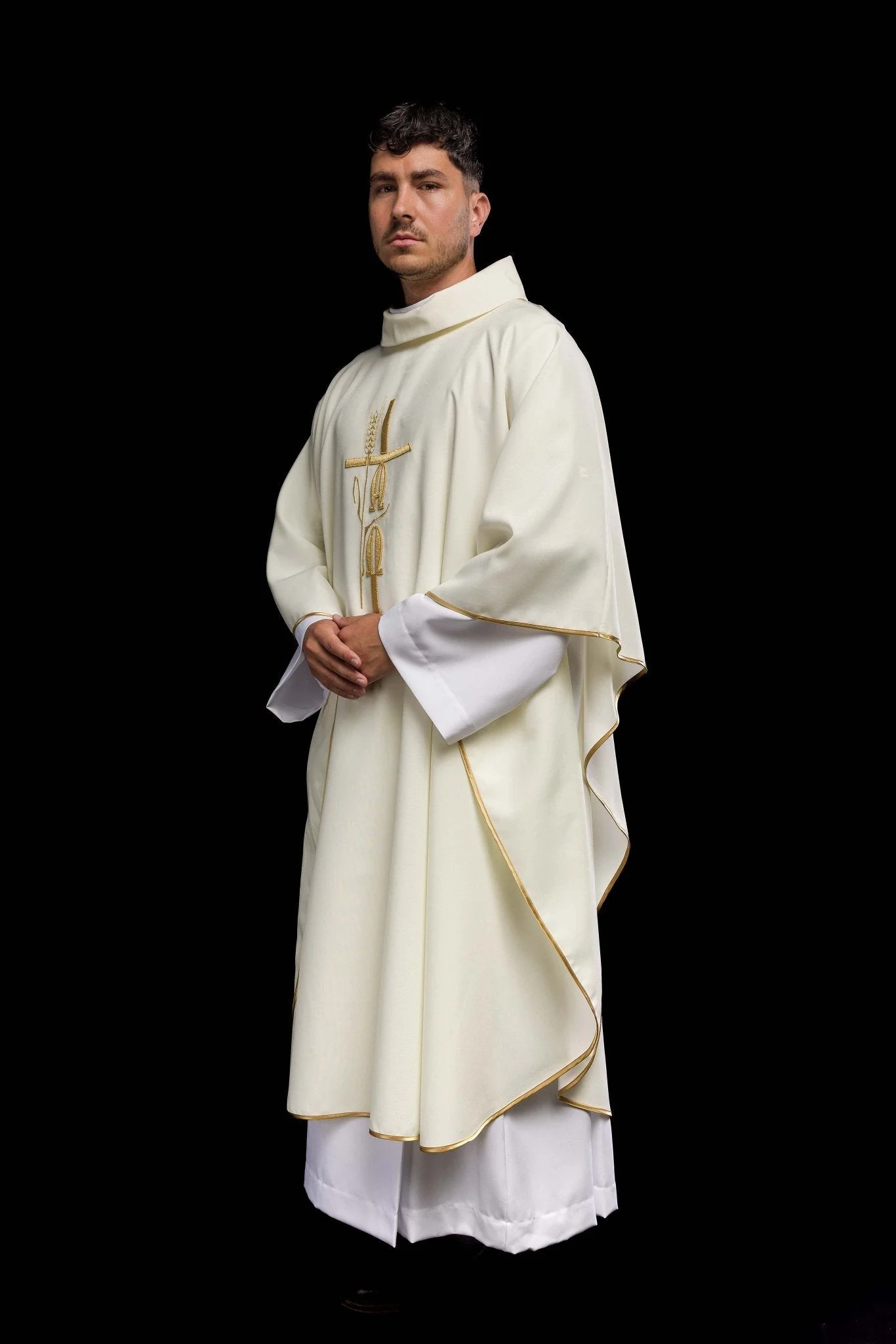 Ecru chasuble with cross and alfa omega symbols - Image 8