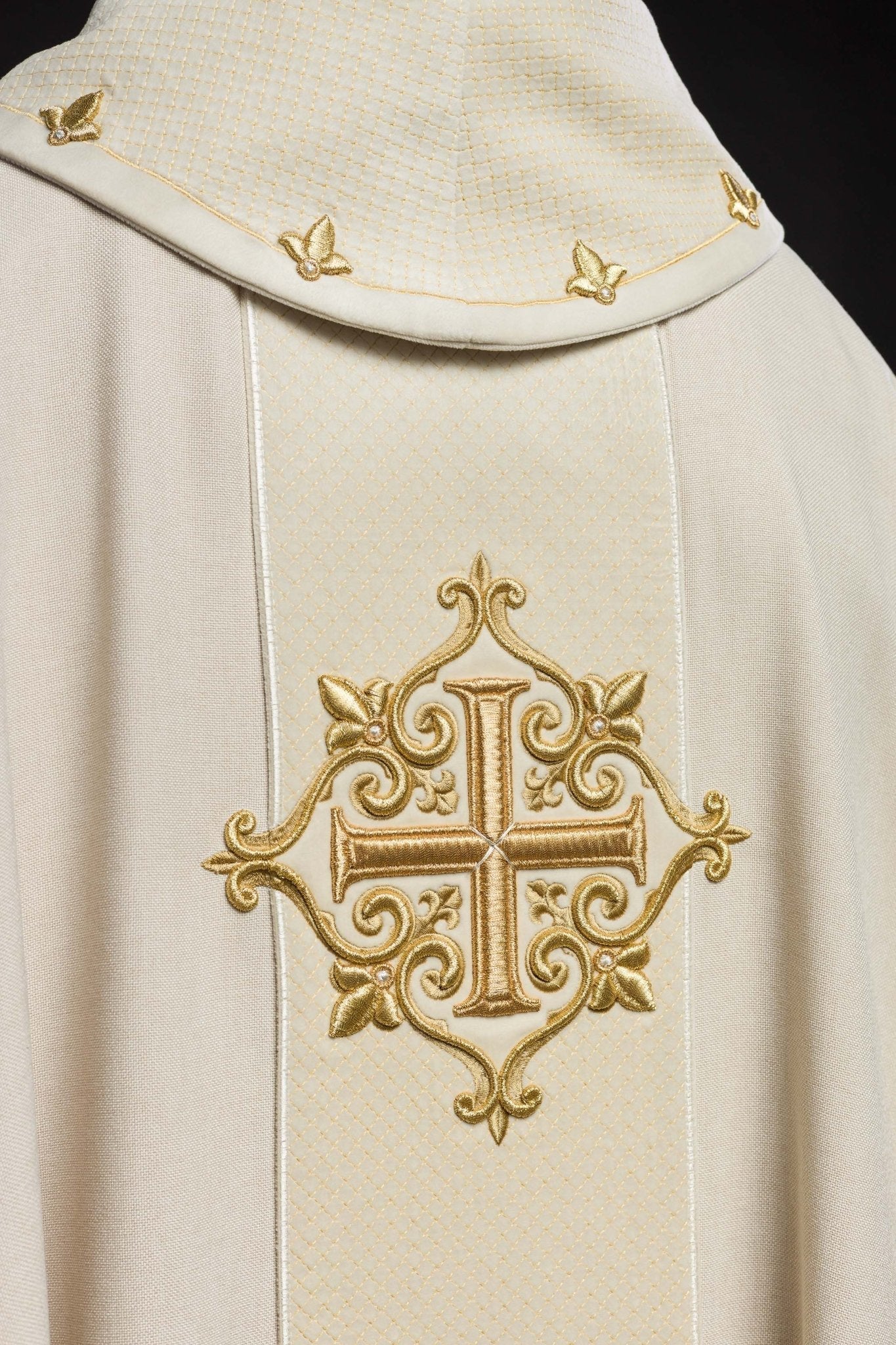 Ecru Chasuble with Embroidered Cross Symbol - Image 7