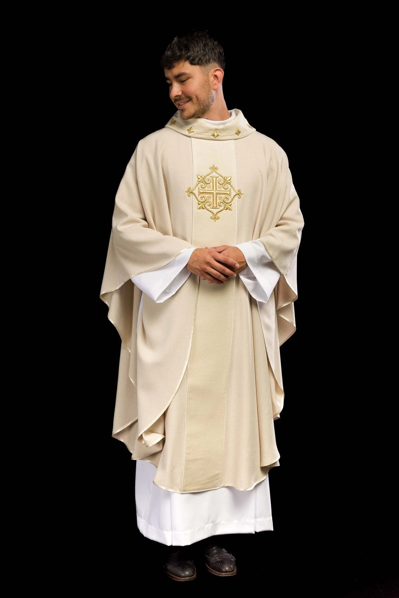 Ecru Chasuble with Embroidered Cross Symbol - Image 9