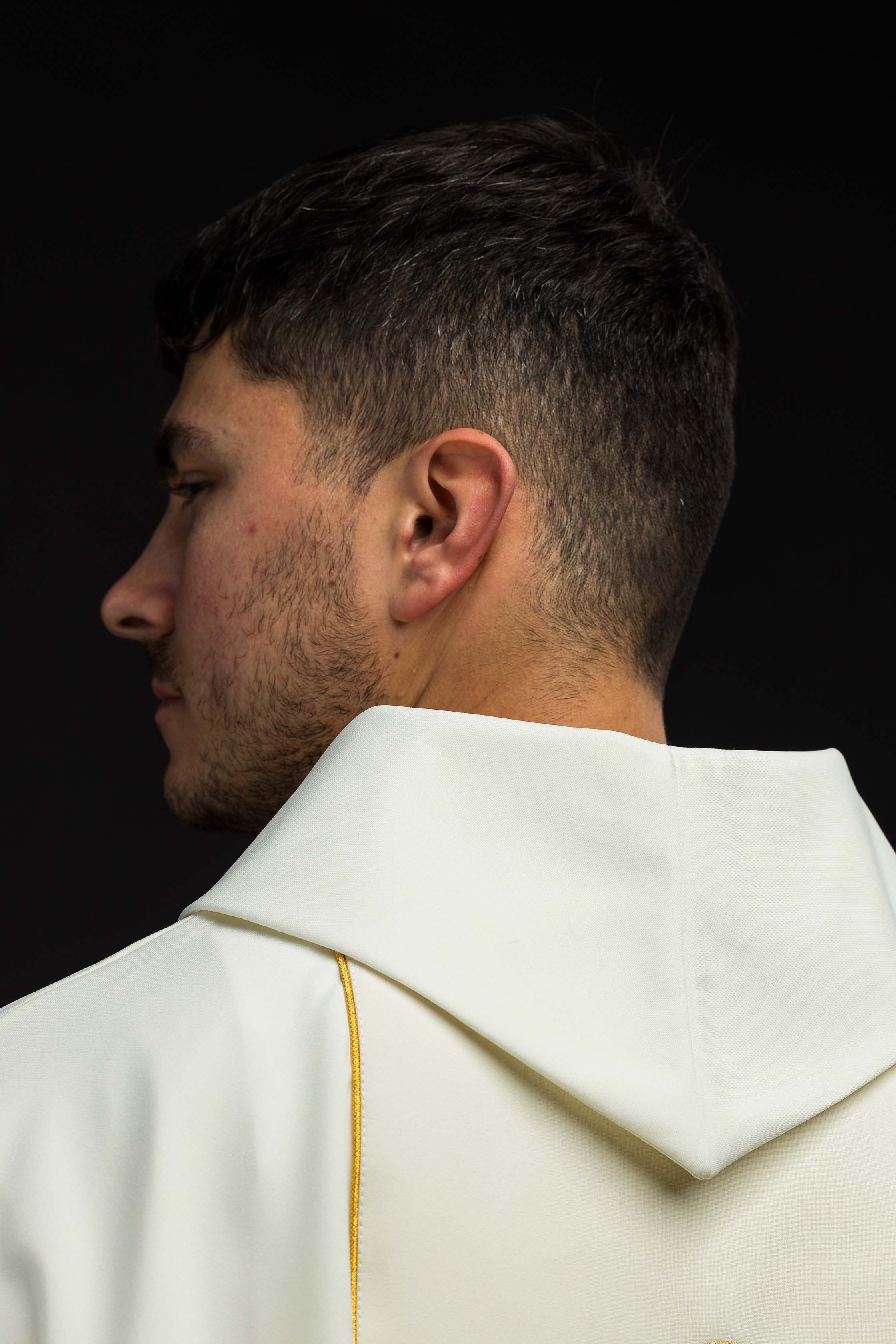 Ecru chasuble with the image of Jesus - Image 6