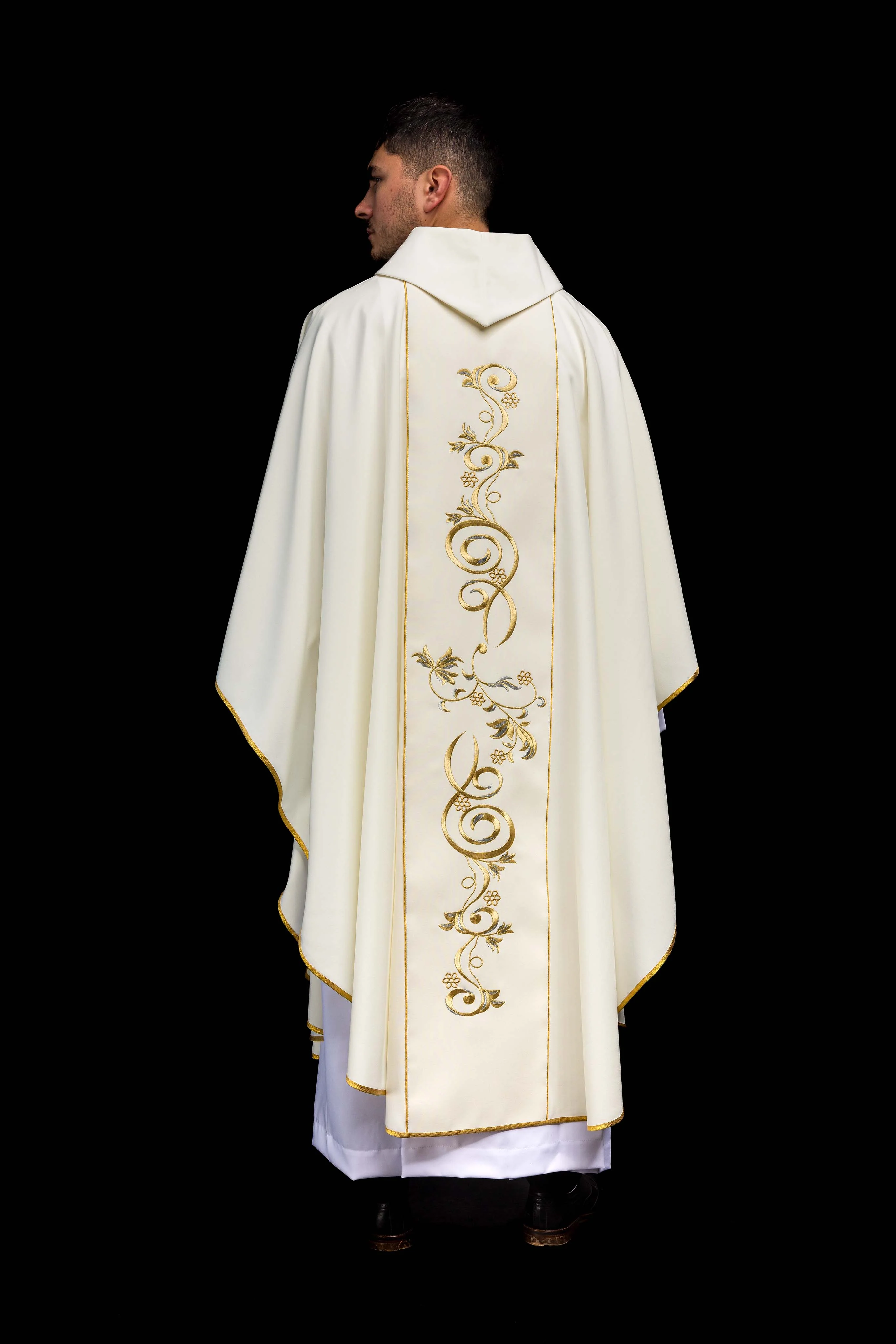 Ecru chasuble with the image of Jesus - Image 7
