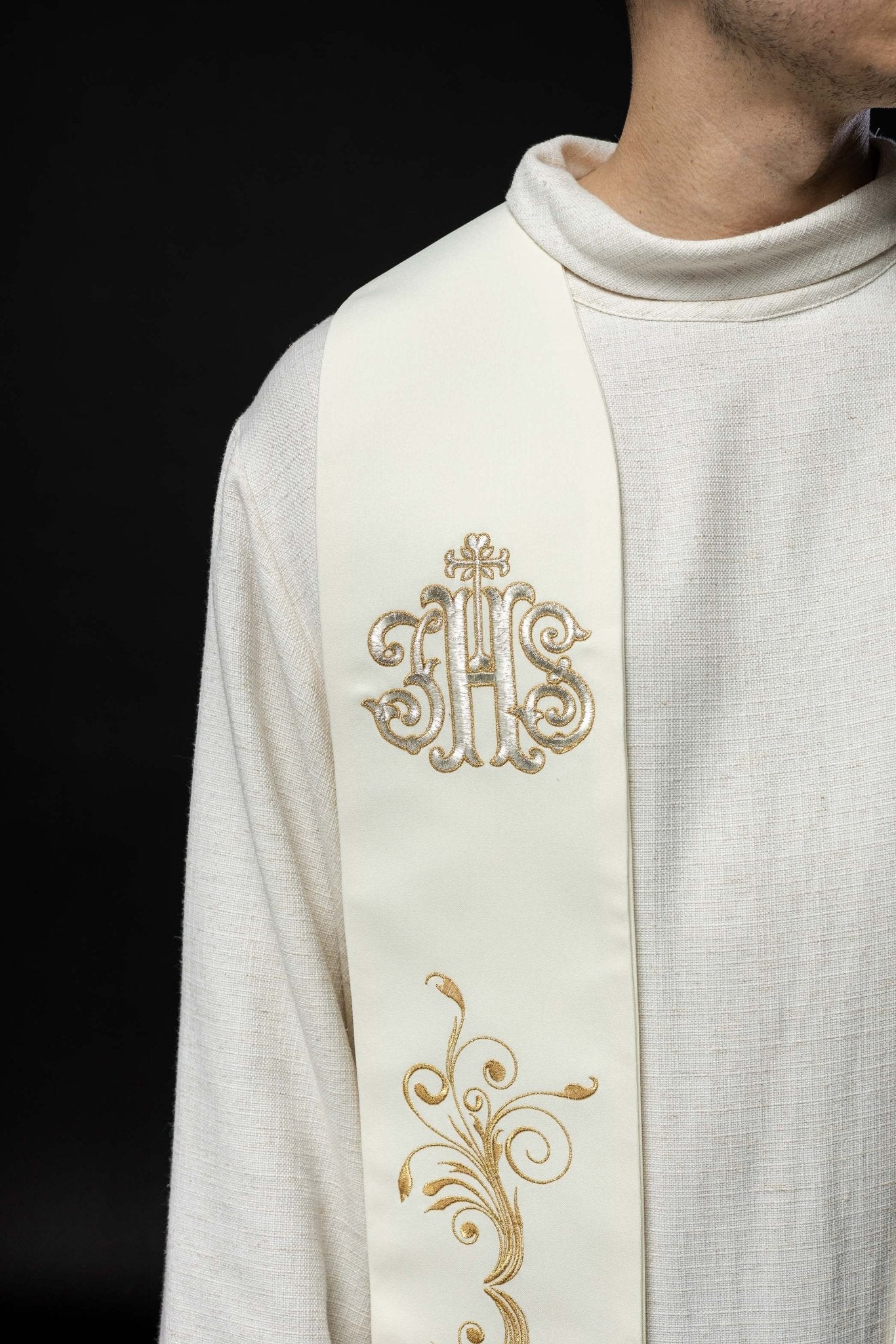 Ecru embroidered stole with IHS - Image 3